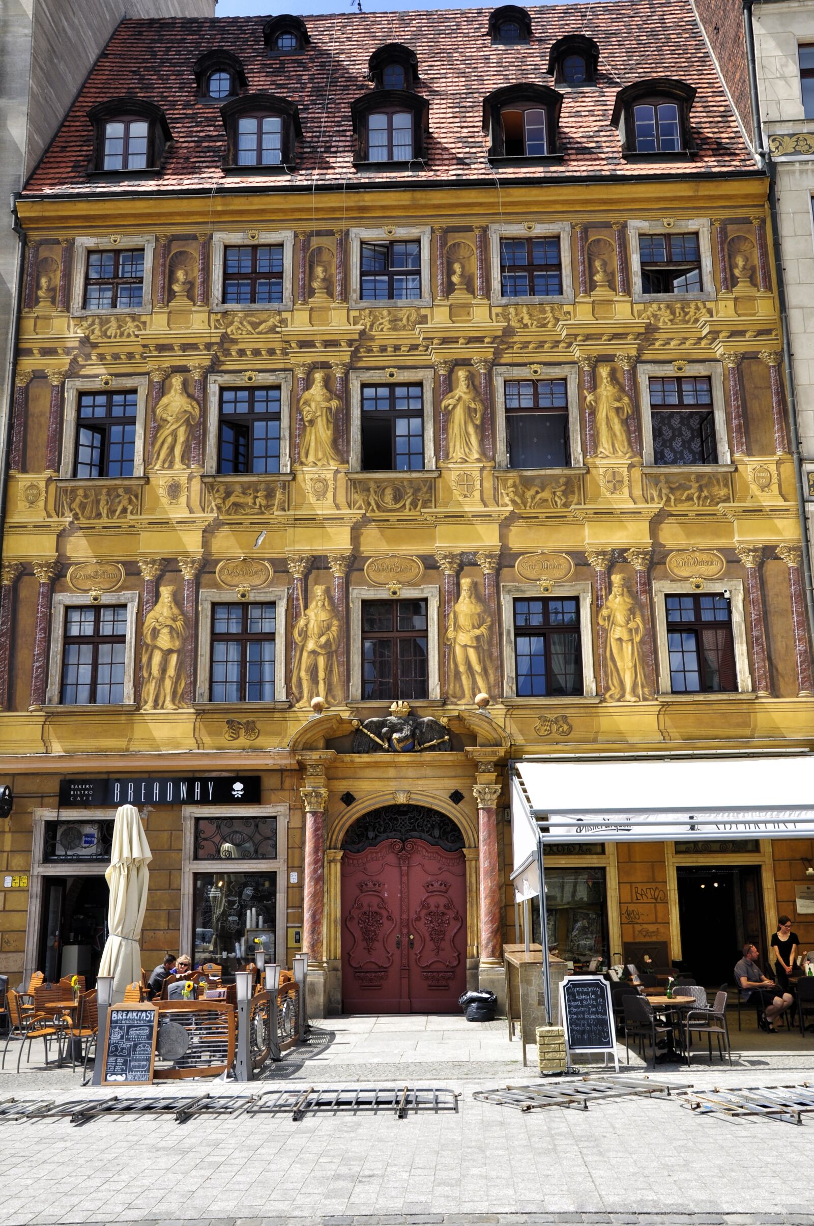 Nikon D90 sample photo. Kamienica, façades, shutters photography