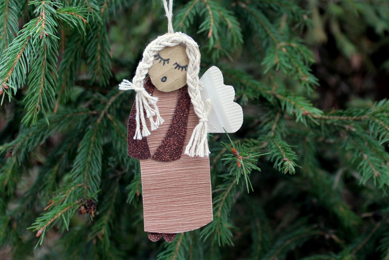Canon EOS 1200D (EOS Rebel T5 / EOS Kiss X70 / EOS Hi) sample photo. Angel, from the paper photography
