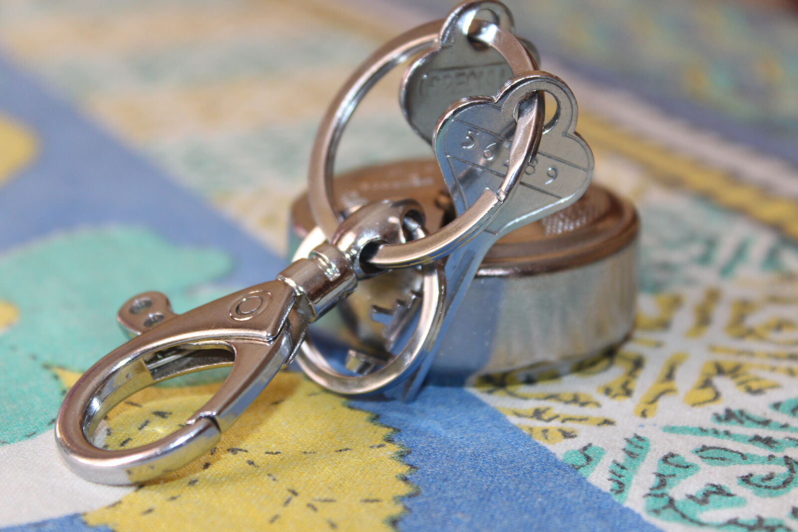 Canon EOS 700D (EOS Rebel T5i / EOS Kiss X7i) sample photo. Focus, keychain, keys, lock photography