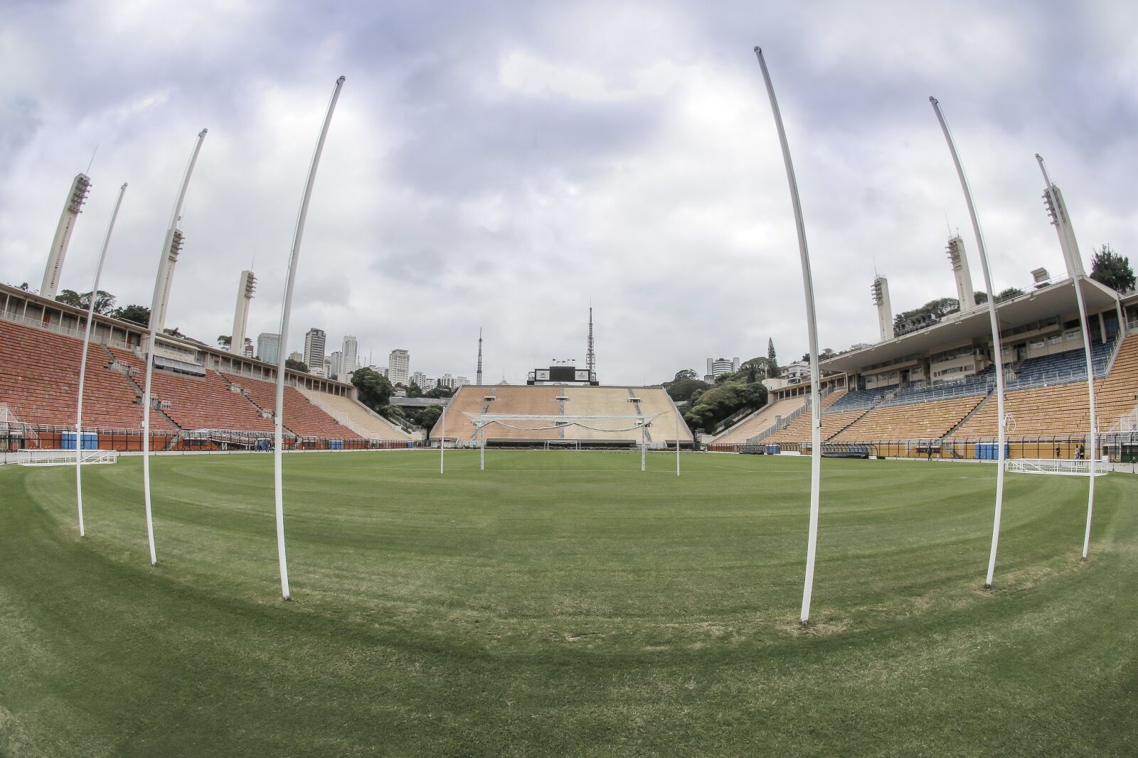 Canon EOS 70D sample photo. Field, football, estadio photography