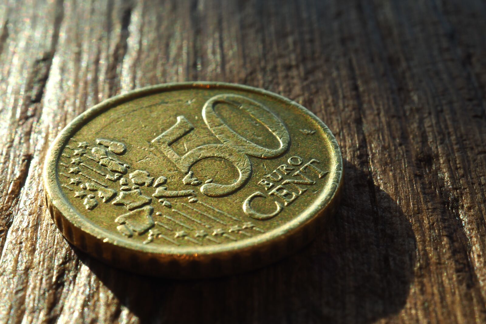 Olympus OM-D E-M10 + OLYMPUS M.12-50mm F3.5-6.3 sample photo. Coin, money, wood photography