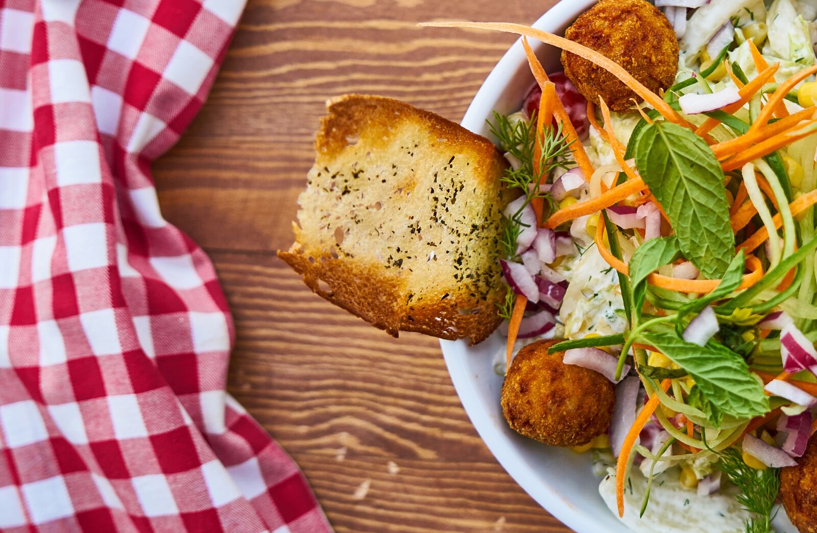 Sony a7R II sample photo. Salad, plate, food photography