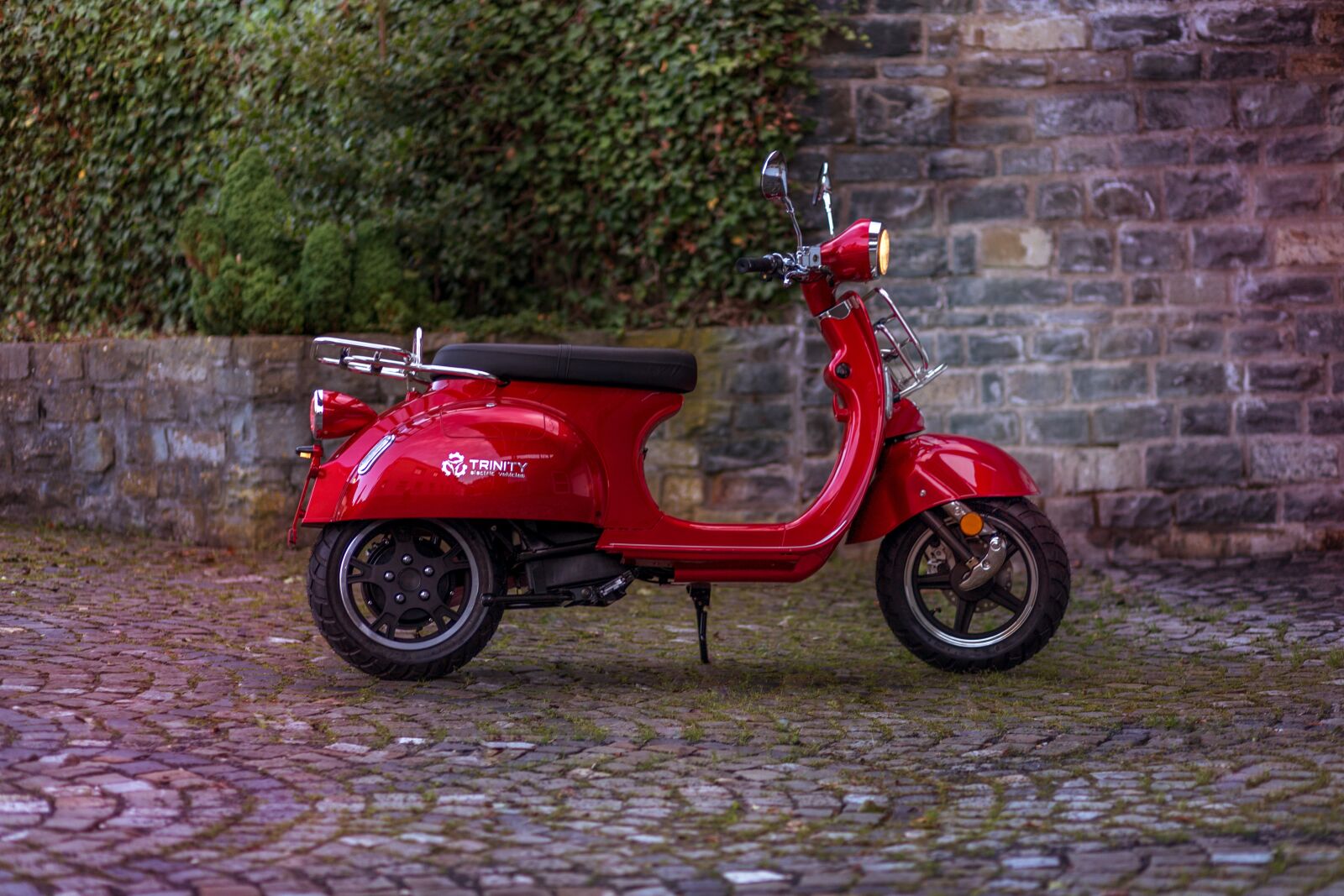 Canon EF 85mm F1.8 USM sample photo. Electric scooter, e-scooter, electric photography