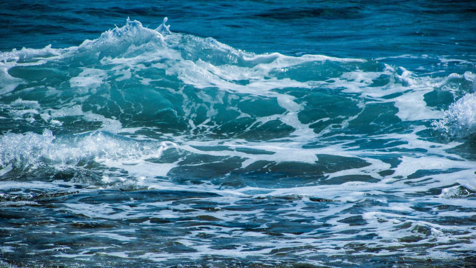 Canon PowerShot SX400 IS sample photo. Wave, smashing, sea photography