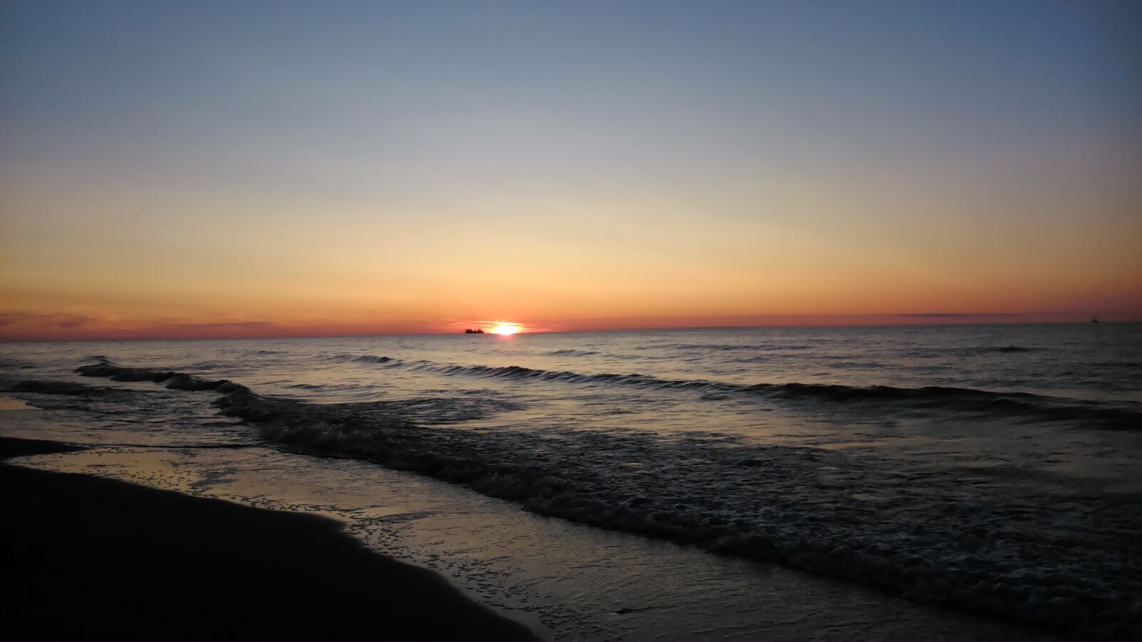 Sony Xperia L sample photo. Sunset, sea, beach photography