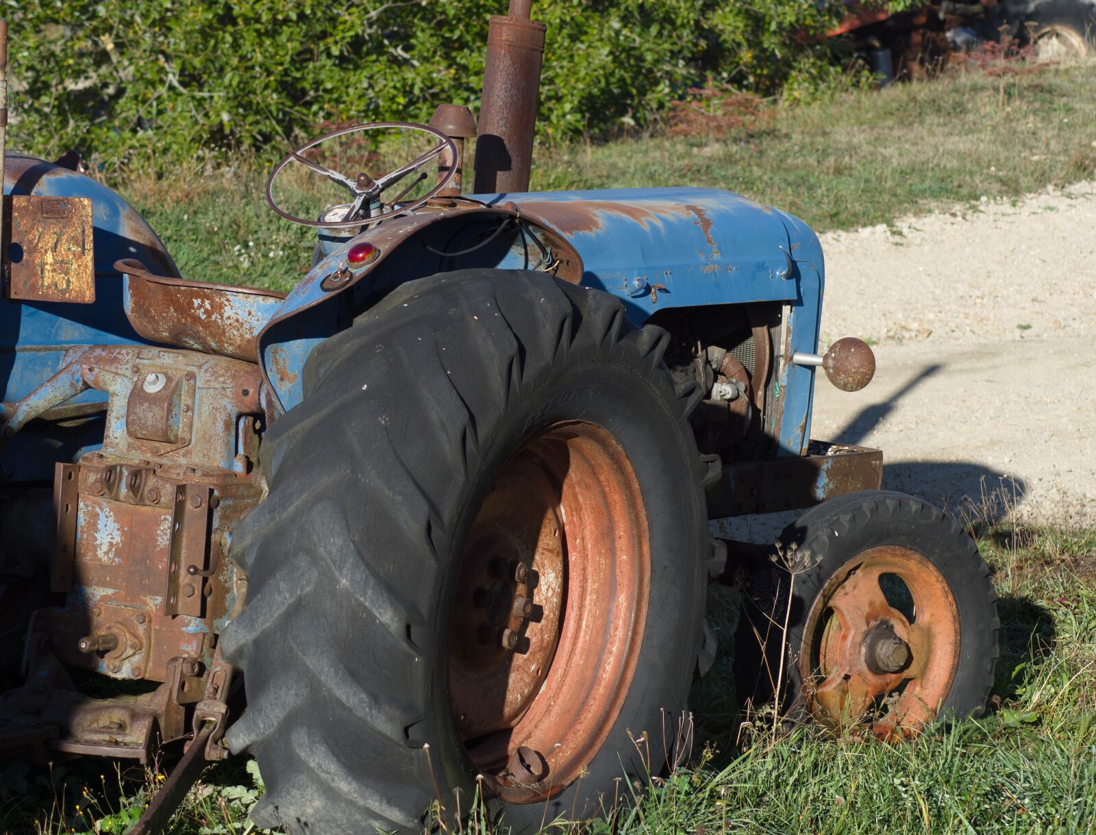 Tamron AF 70-300mm F4-5.6 Di LD Macro sample photo. Tractor, wheels, agriculture photography