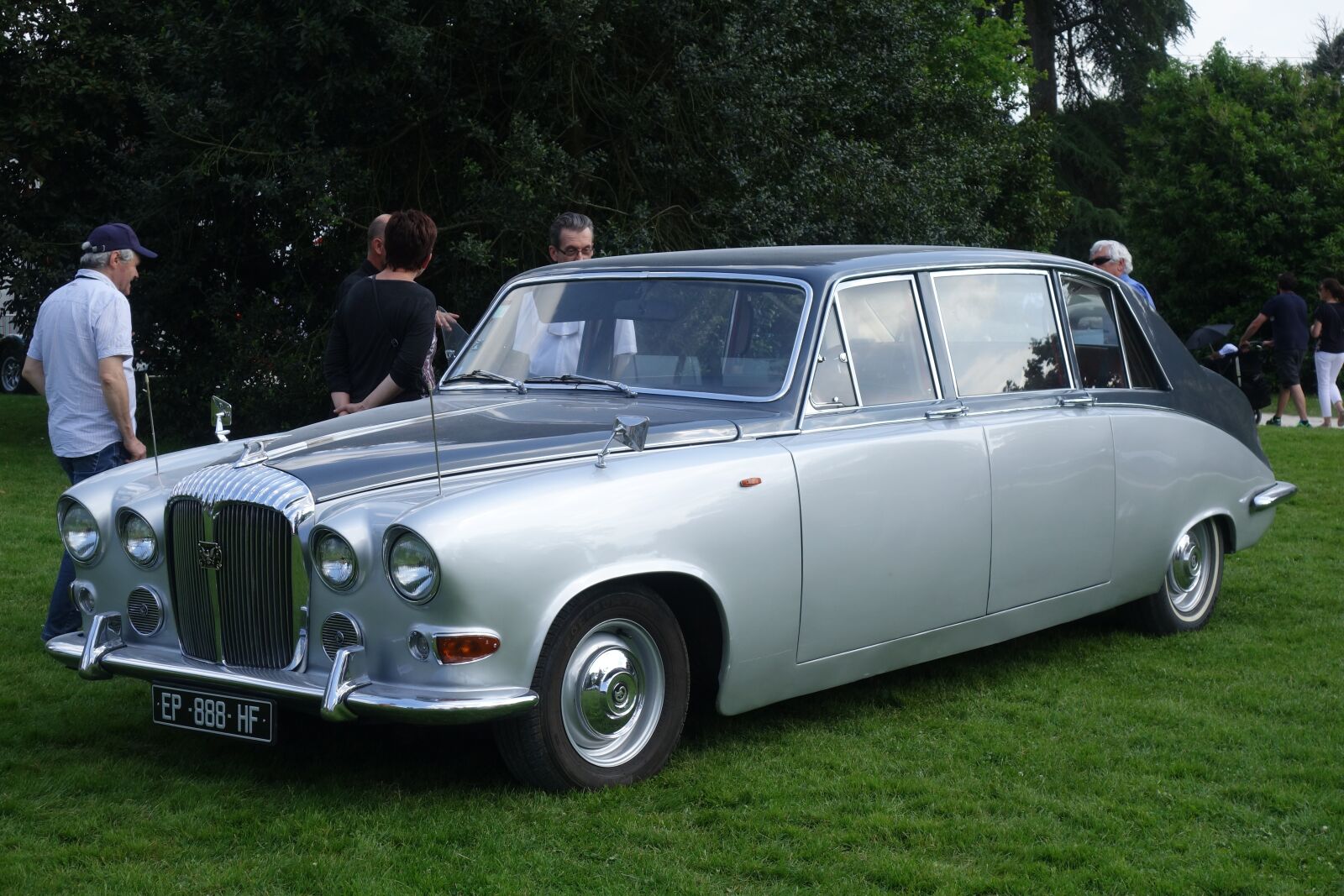 Sony Cyber-shot DSC-RX100 II sample photo. Old cars, daimler ds420 photography