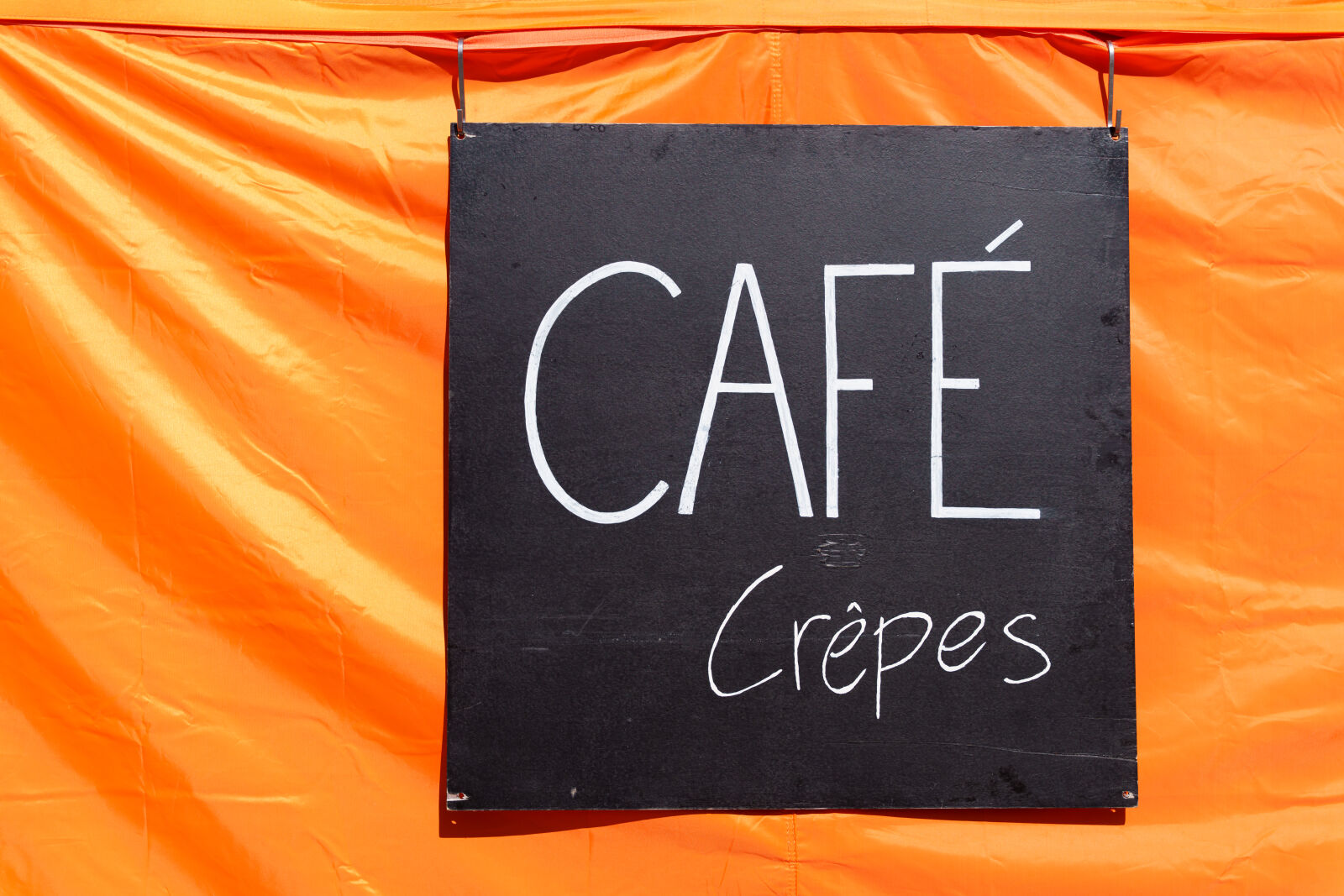 Sigma 24-70mm F2.8 DG DN II | Art sample photo. Cafe crepes photography