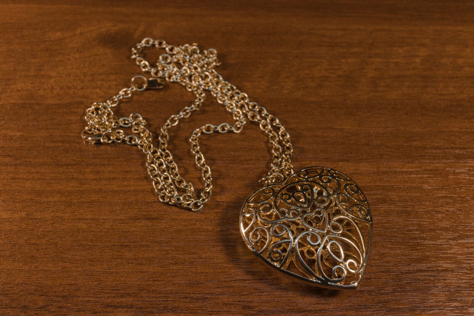 Canon EF-S 24mm F2.8 STM sample photo. Pendant, ornament, suspension photography