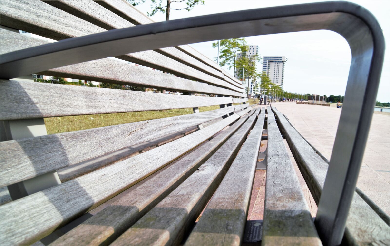 Sony SLT-A58 sample photo. Bank, beach, wooden bench photography