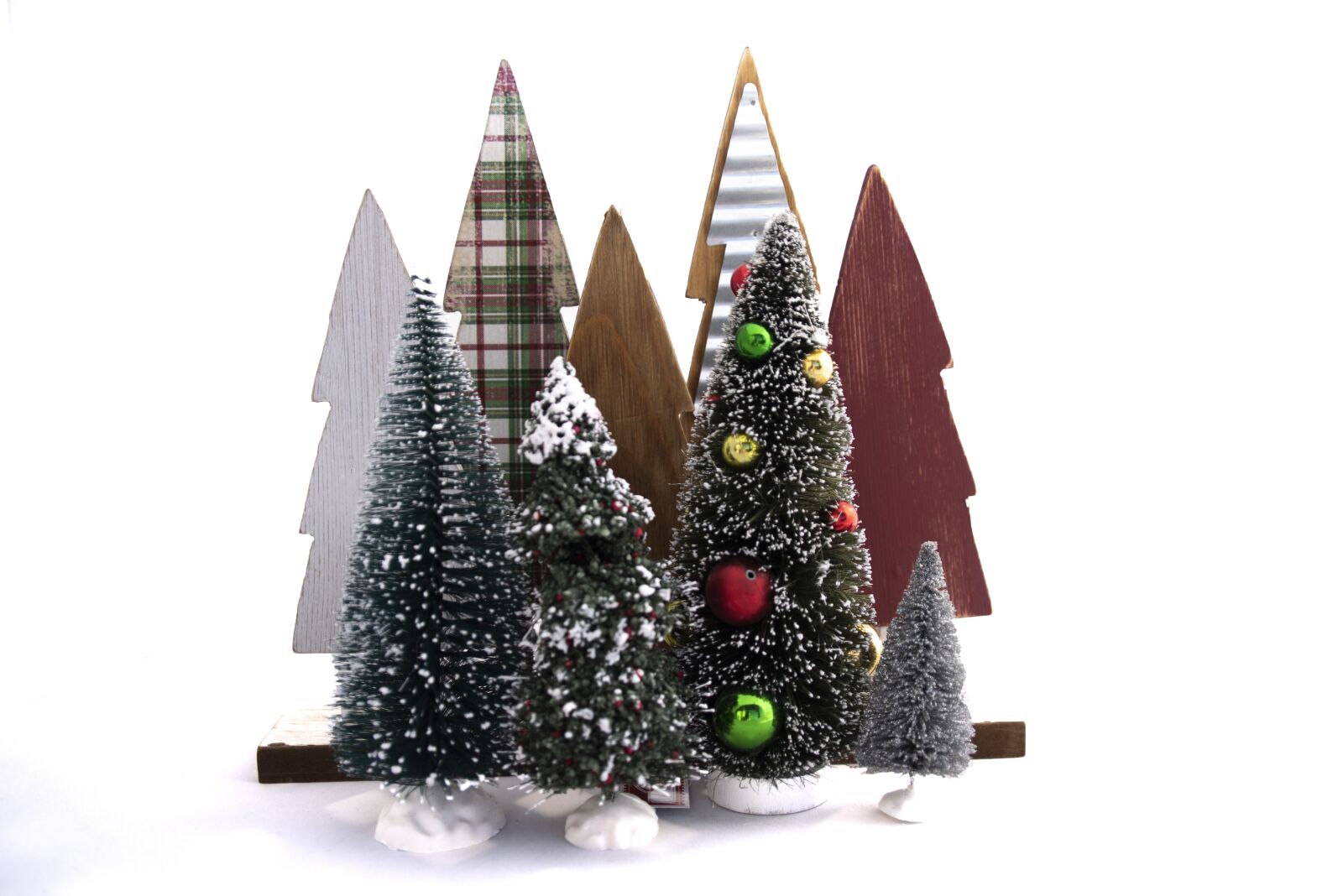 Tamron 28-300mm F3.5-6.3 Di VC PZD sample photo. Christmas tree, background, christmas photography