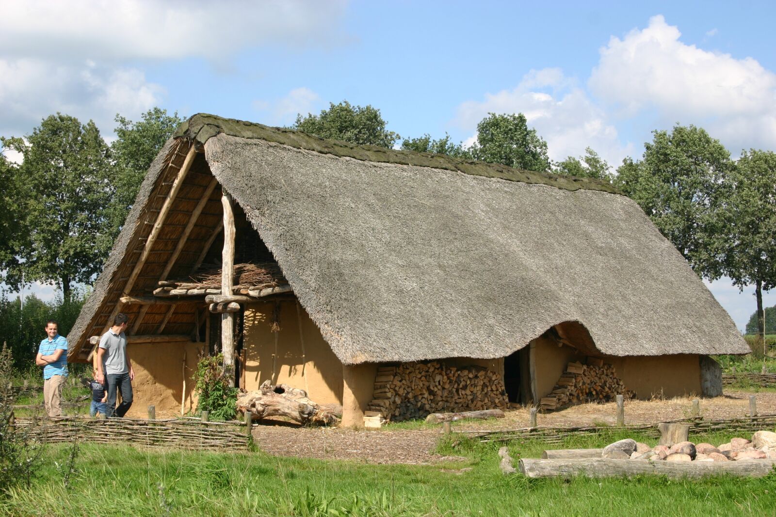 Canon EOS 300D (EOS Digital Rebel / EOS Kiss Digital) sample photo. Prehistoric house, house hunebedbouwers photography