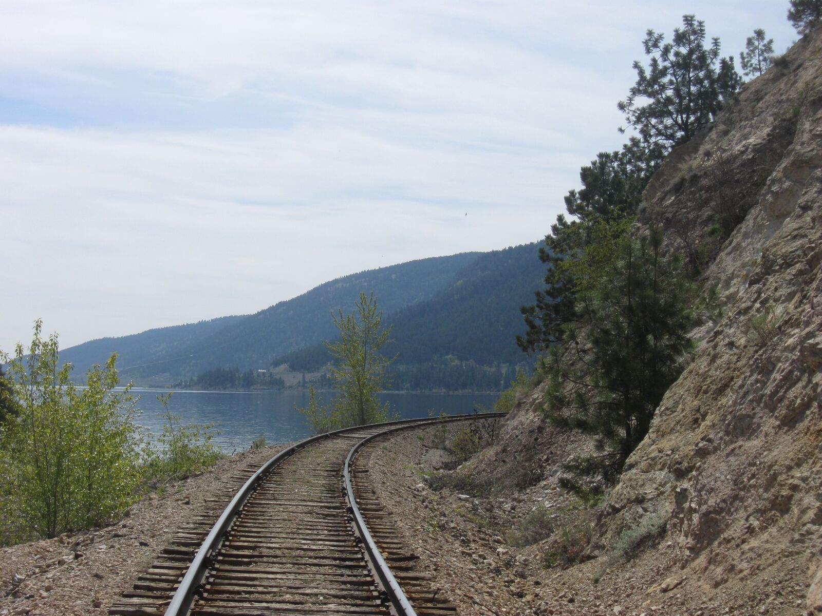 Canon PowerShot A590 IS sample photo. Railroad, bc, lake photography