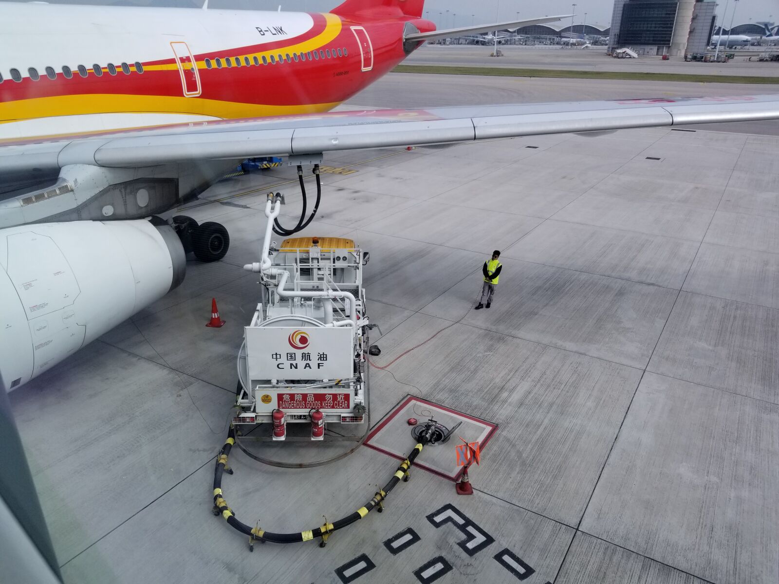 Samsung Galaxy S8+ sample photo. Plane refueling, plane, tarmac photography