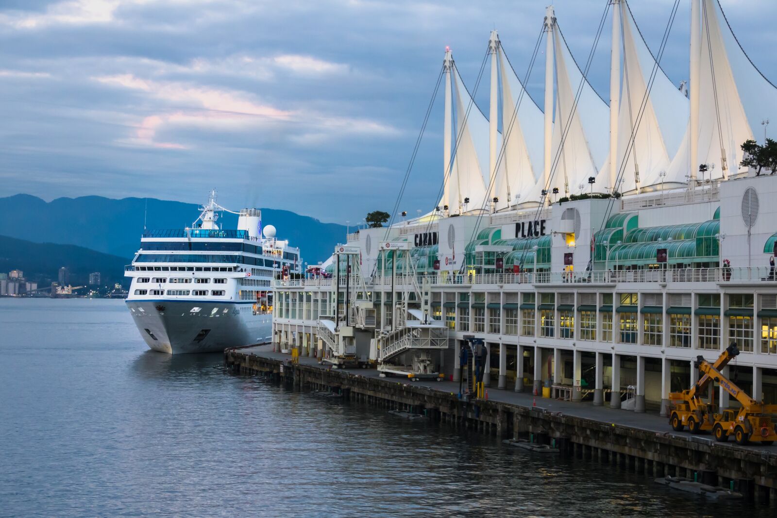 Sony Cyber-shot DSC-RX10 III sample photo. Cruise ship, travel, waterfront photography