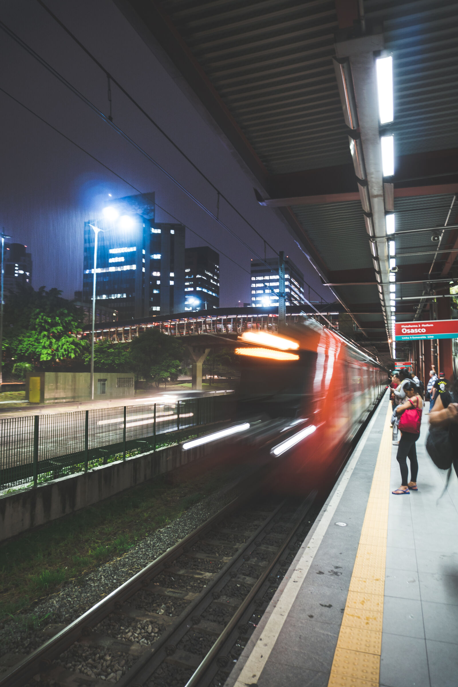 Sony a6300 sample photo. Blur, buildings, city, dark photography