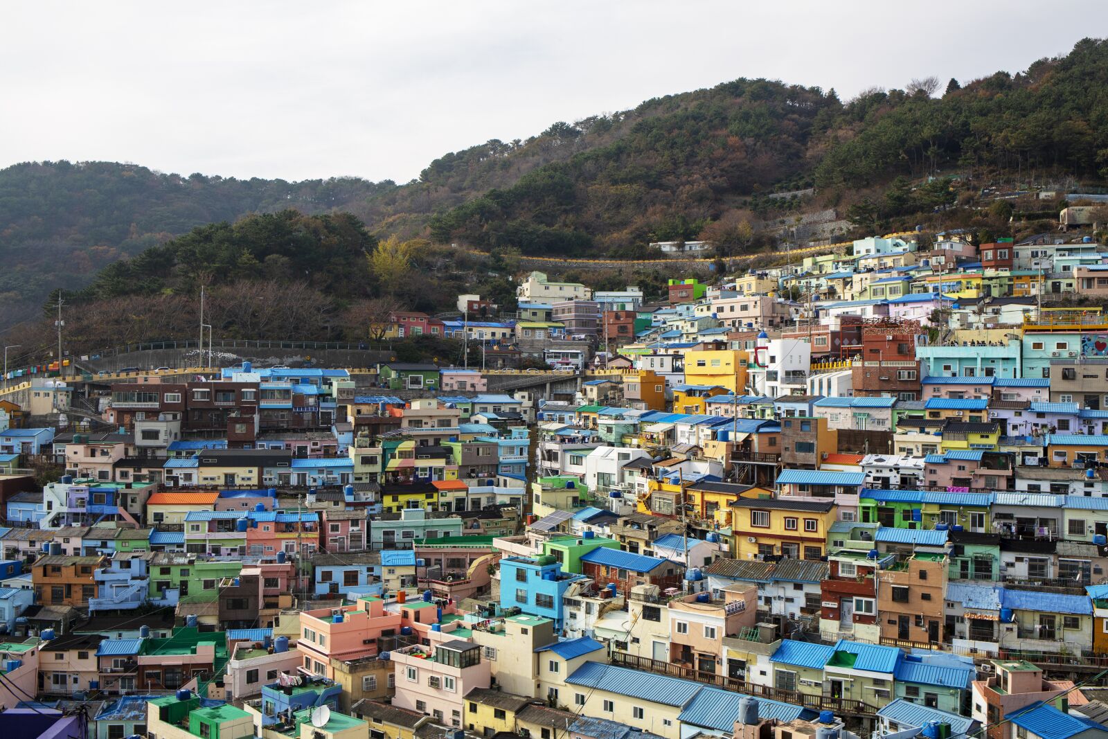 Canon EOS 5D Mark III + Canon EF 35mm F2 IS USM sample photo. Gamcheon village, busan, city photography