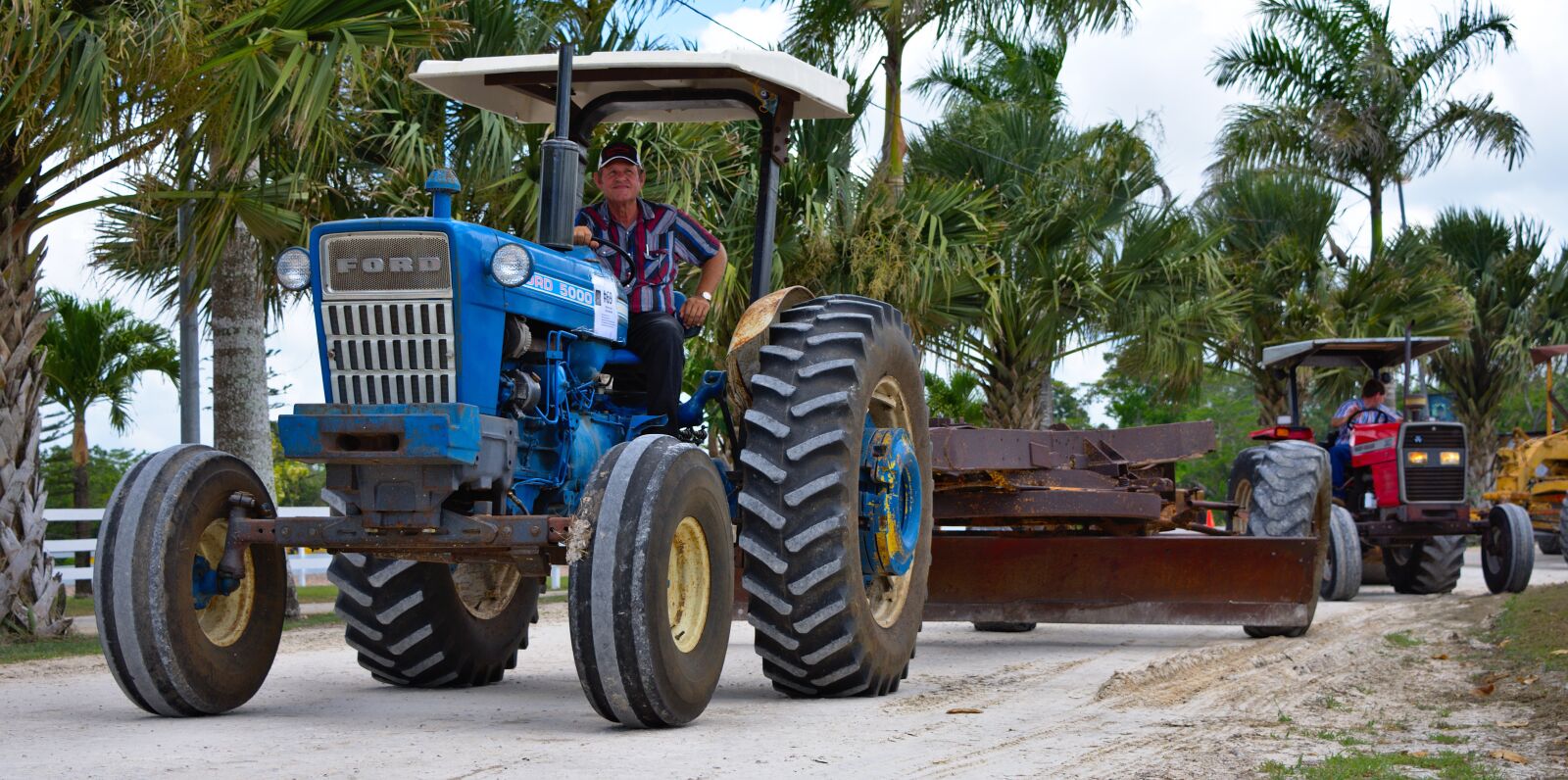 Nikon D7200 sample photo. Tractor, farm equipment, agriculture photography