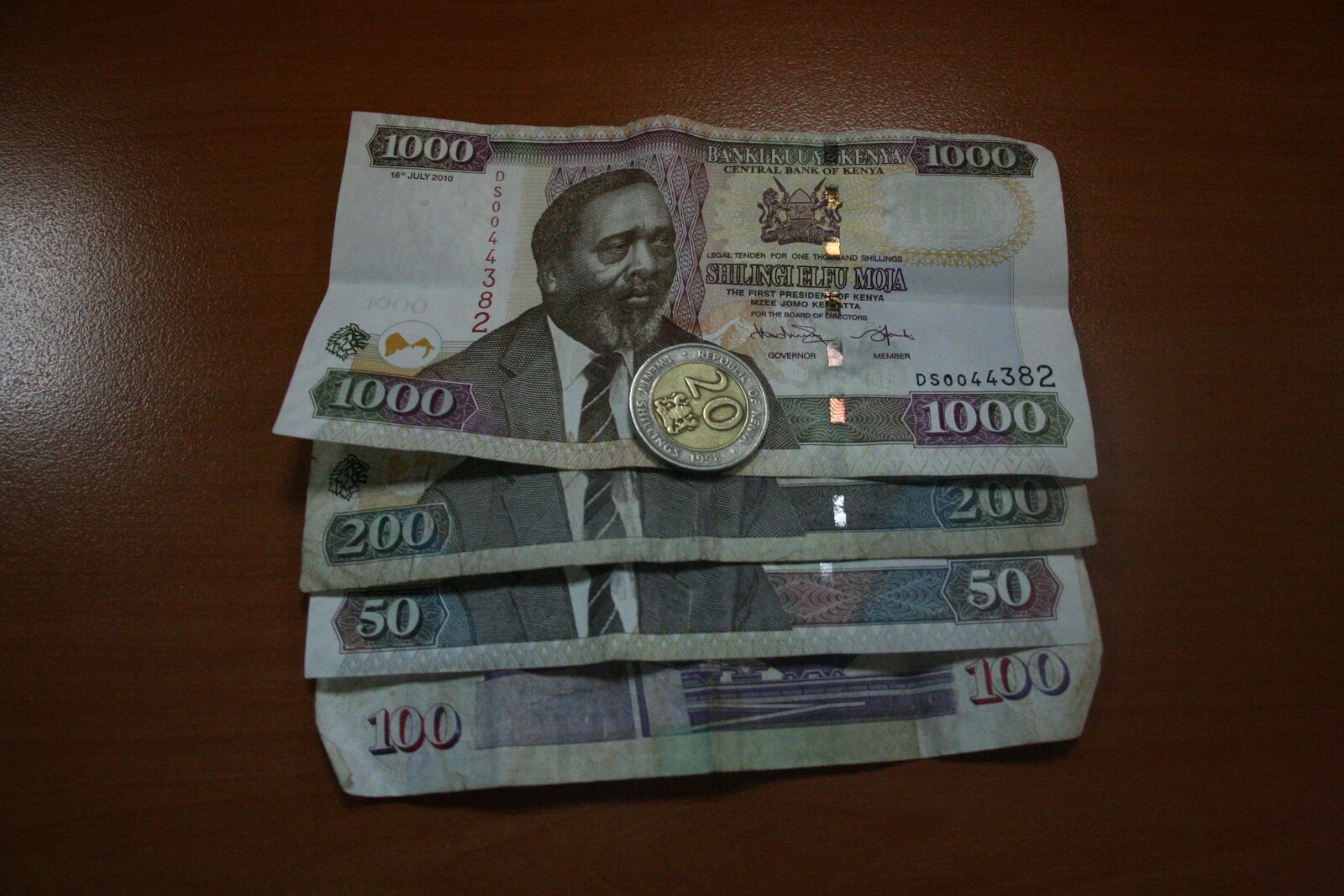 Canon EOS 350D (EOS Digital Rebel XT / EOS Kiss Digital N) sample photo. Kenya, kenyan currency, shilling photography