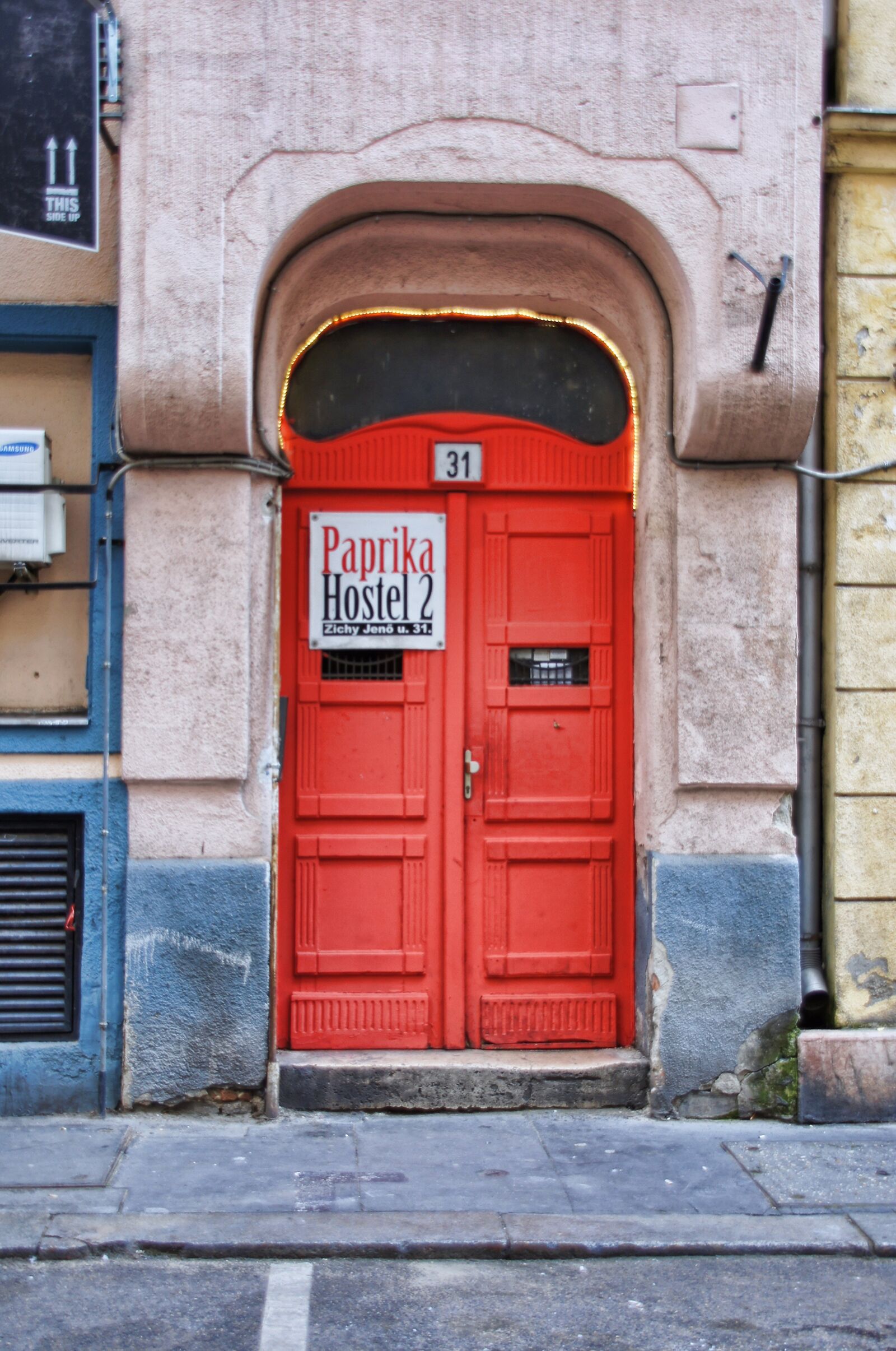 Sony Alpha DSLR-A580 sample photo. Bowever, door, red photography
