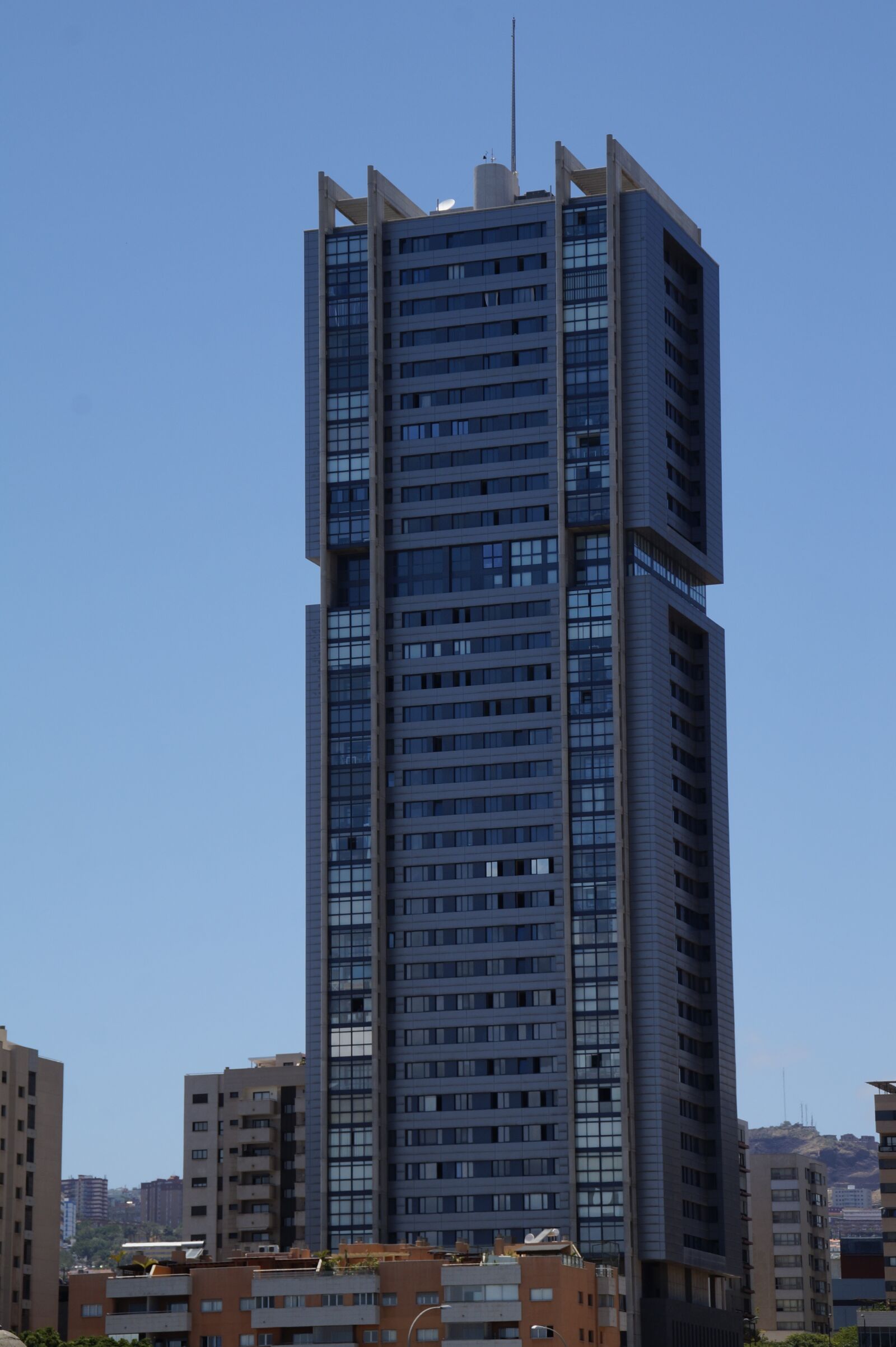 Sony SLT-A58 sample photo. Skyscraper, glass, window photography
