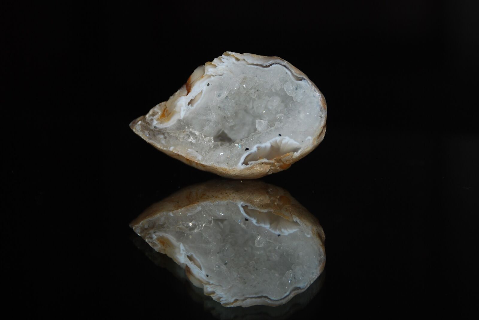 Nikon D80 sample photo. Calcite geode, calcite, geode photography
