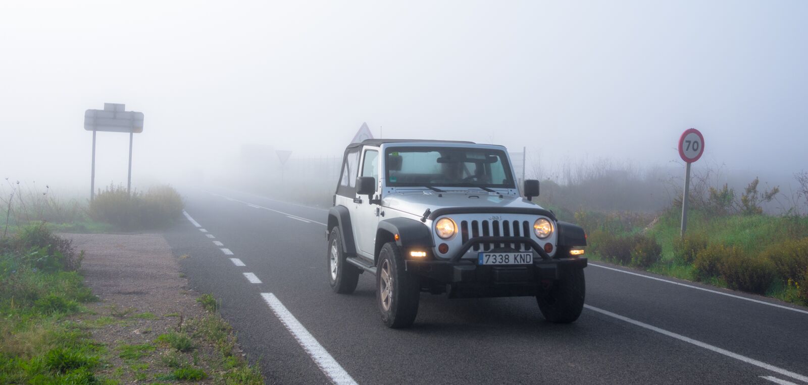 Panasonic Lumix DMC-GX8 + LUMIX G 20/F1.7 II sample photo. Fog, road, car photography