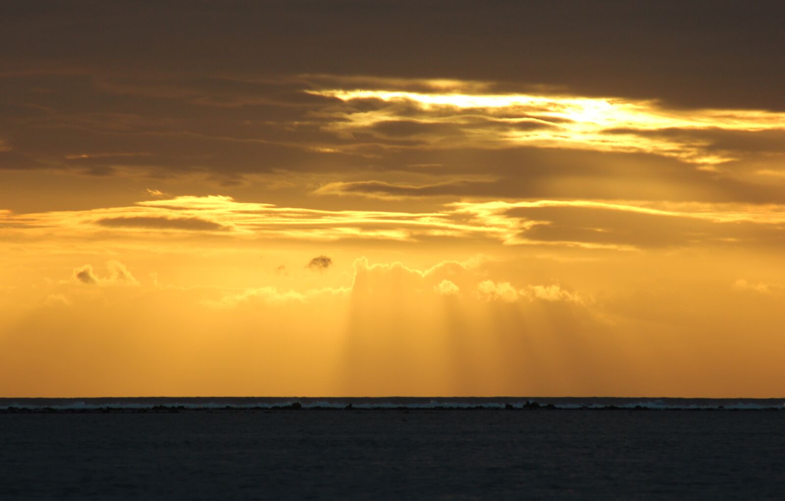 Canon EOS 550D (EOS Rebel T2i / EOS Kiss X4) sample photo. Sun, sunset, reflection photography