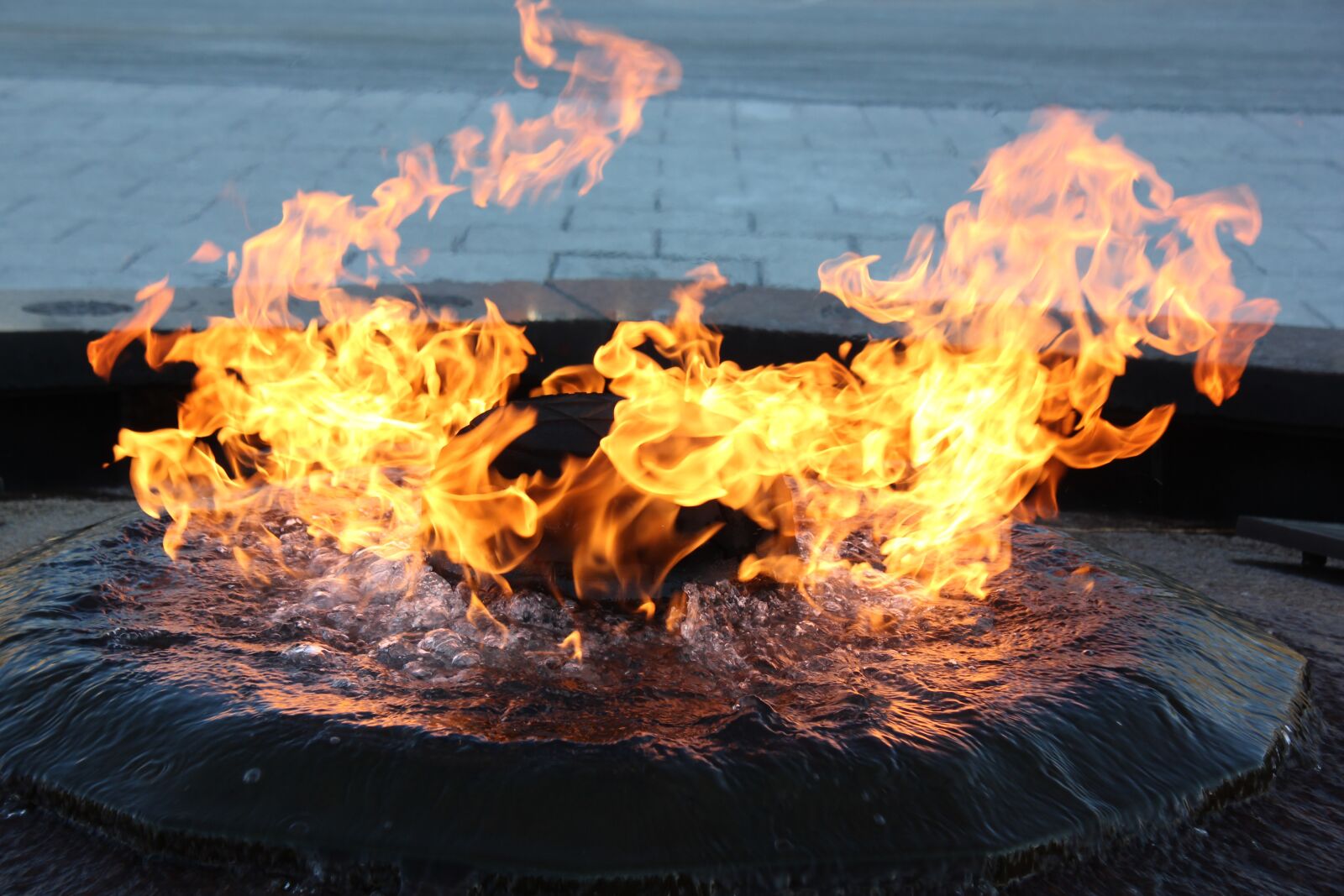 Canon EOS 550D (EOS Rebel T2i / EOS Kiss X4) sample photo. Centennial flame, fire, ottawa photography