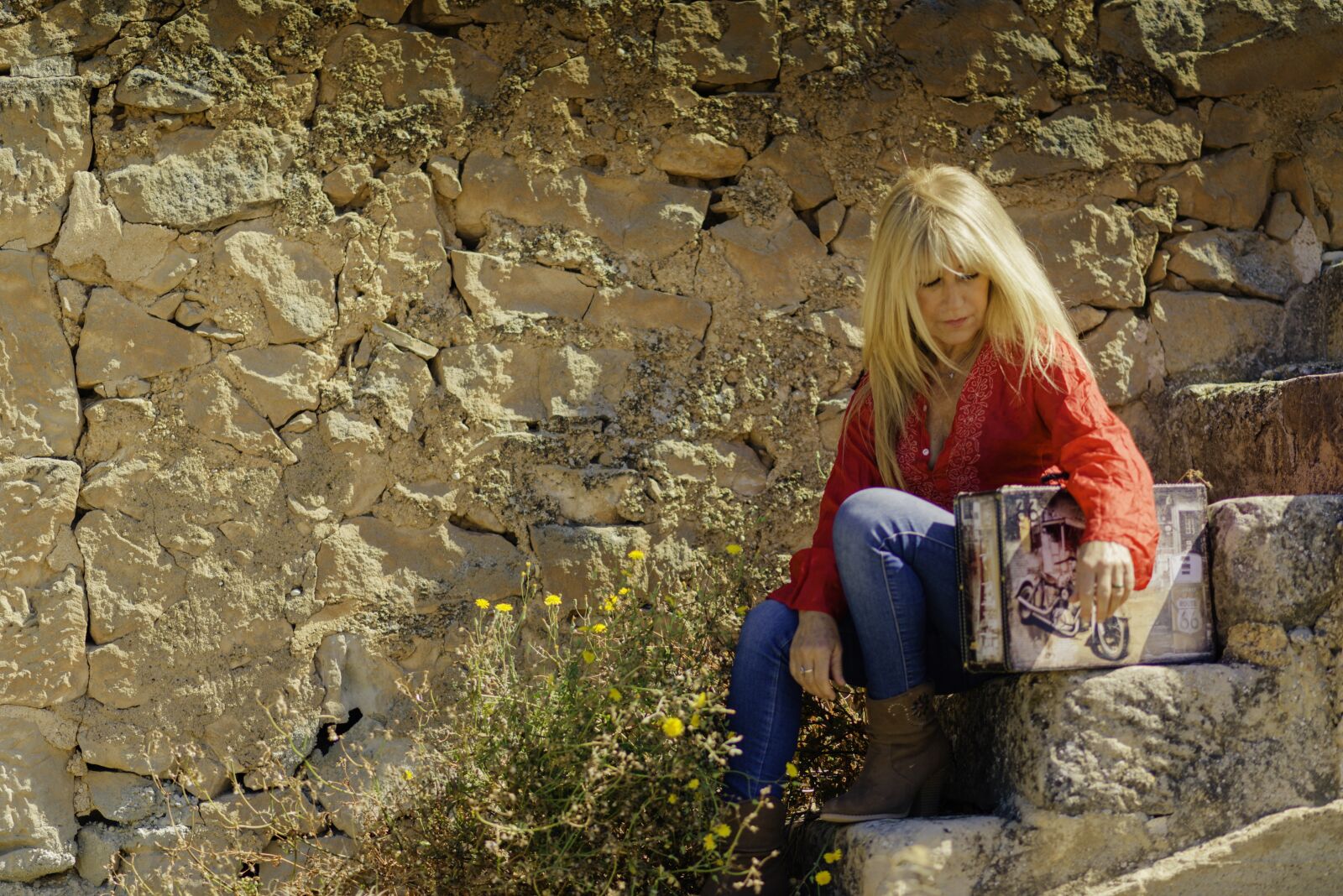 Nikon D800 sample photo. Suitcase, person, calm photography