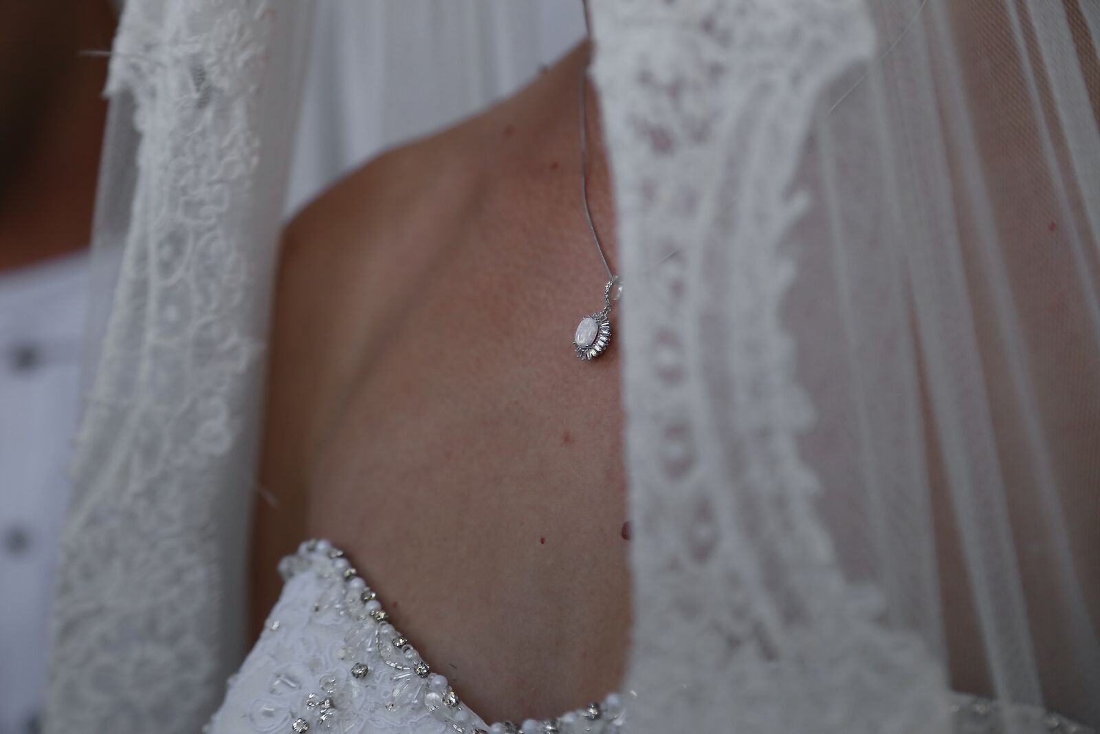 Canon EF 24-105mm F4L IS USM sample photo. Necklace, diamond, jewel, jewelry photography