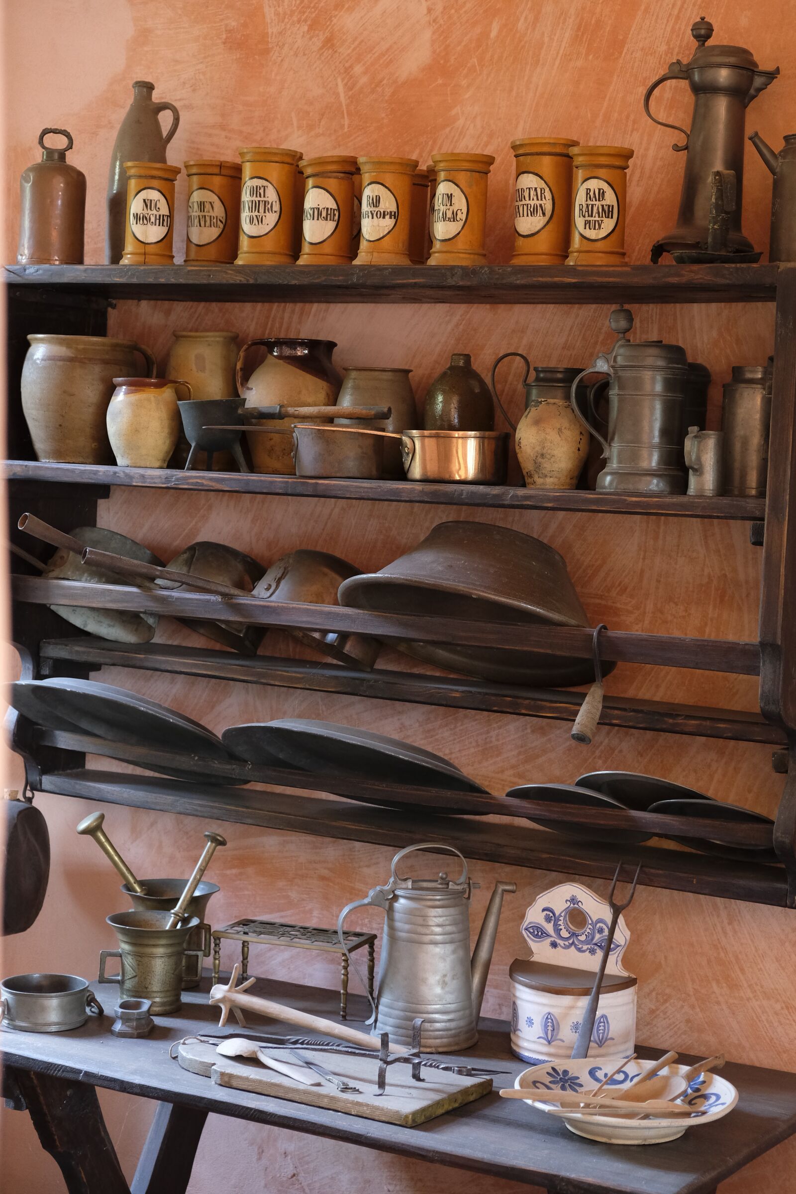 Fujifilm XF 18-55mm F2.8-4 R LM OIS sample photo. Cook, shelf, furniture photography
