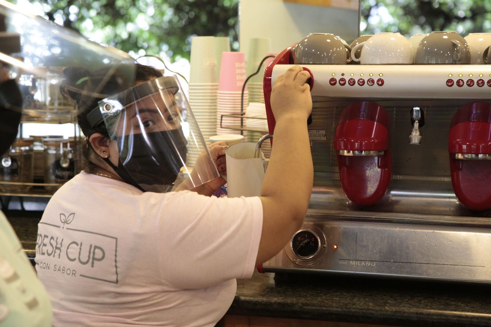 Canon EOS 6D + Canon EF 24-105mm F4L IS USM sample photo. Cafeter a, nueva normalidad photography