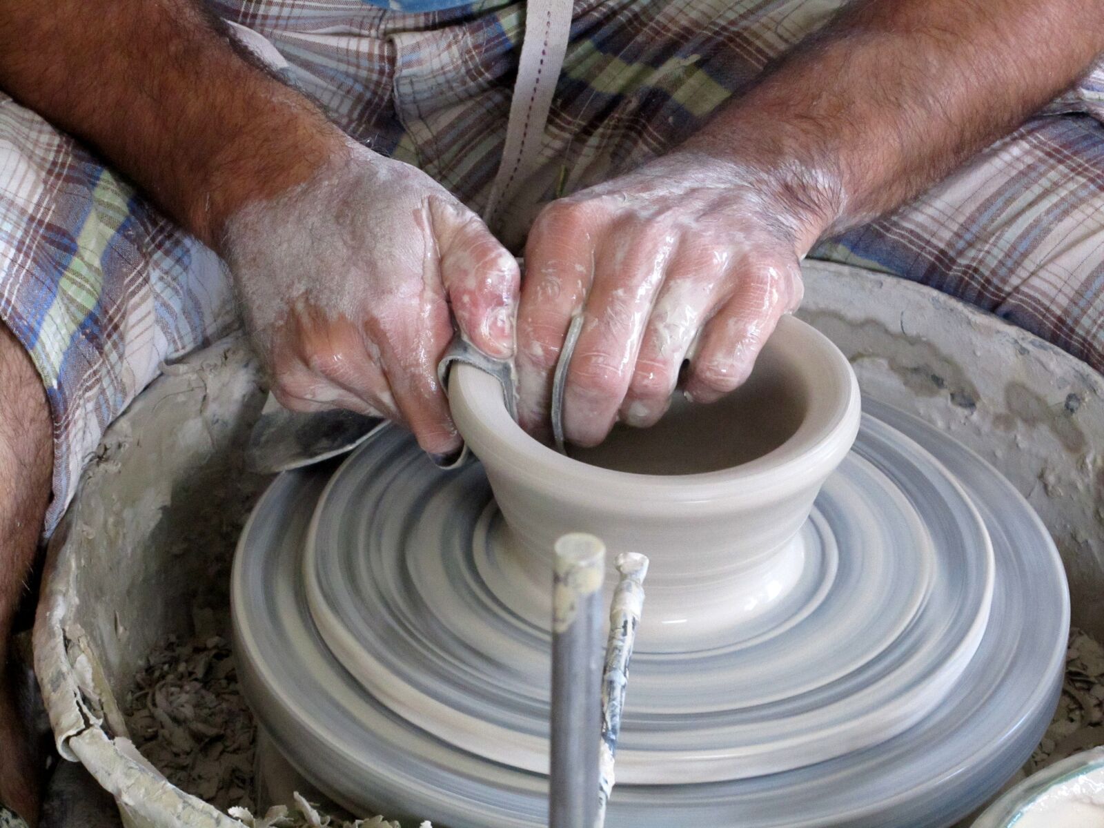 Canon PowerShot SX210 IS sample photo. Potter's wheel, crock, pottery photography
