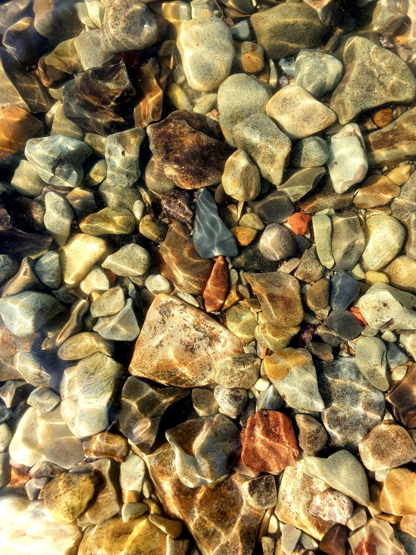 Samsung Galaxy S10 sample photo. Water, stones, beach photography