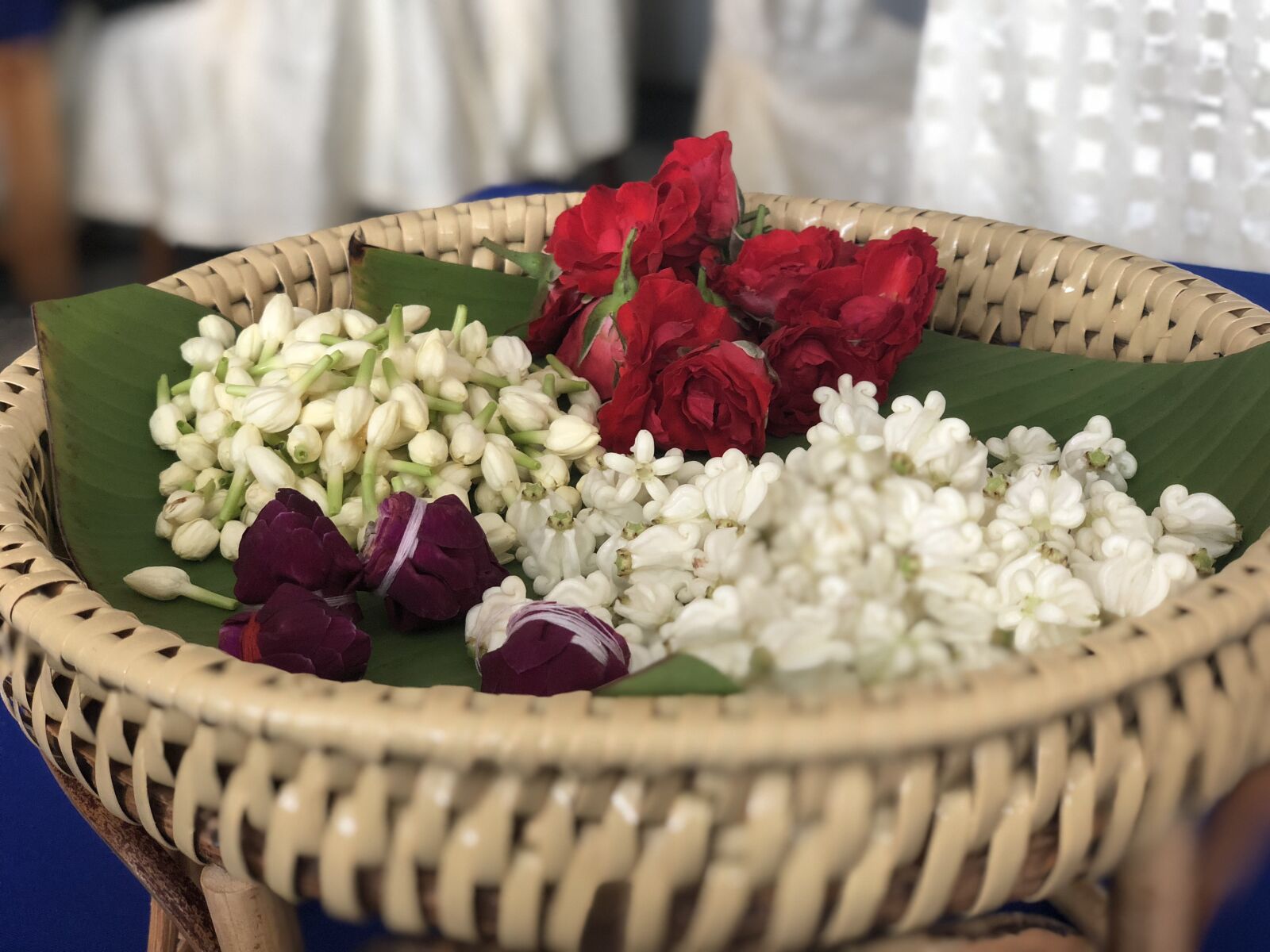 iPhone X back dual camera 6mm f/2.4 sample photo. Garland, garlands, steering wheel photography