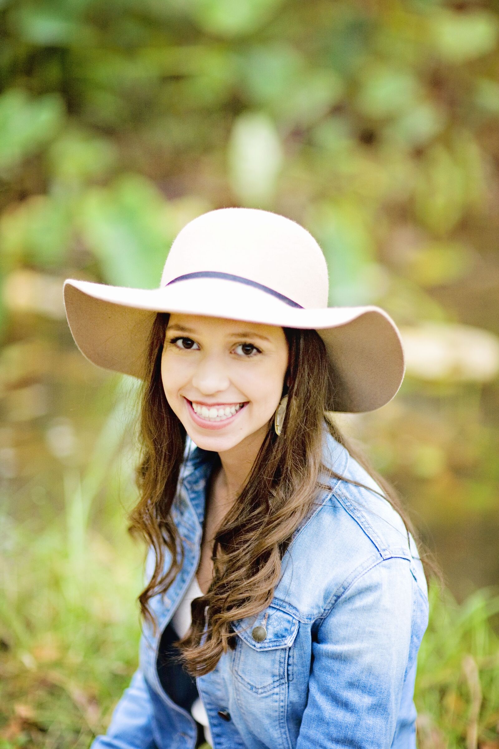 Canon EOS 5D sample photo. Hat, jeans, young photography