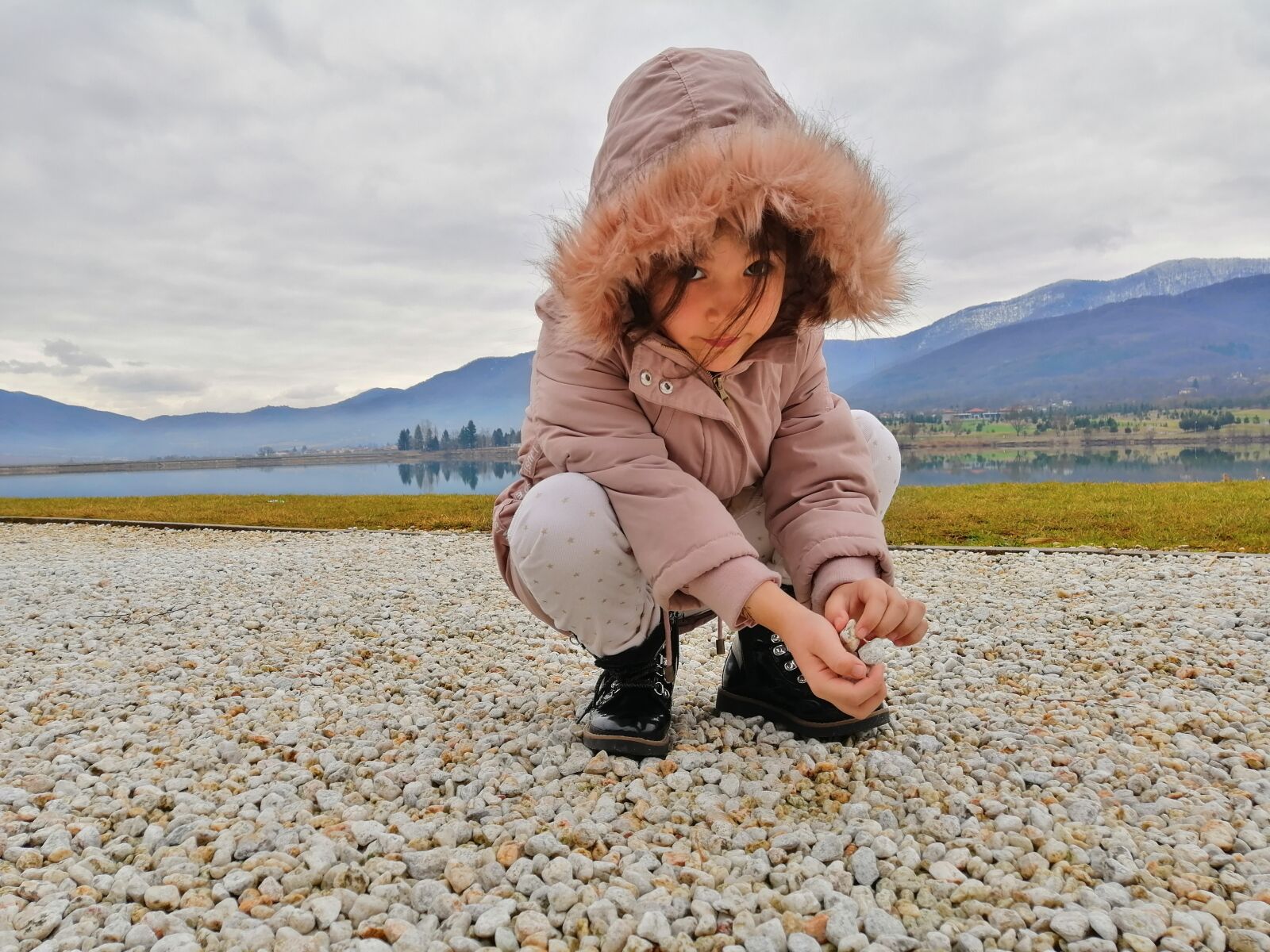 HUAWEI SNE-LX1 sample photo. Girl, to listen, cold photography