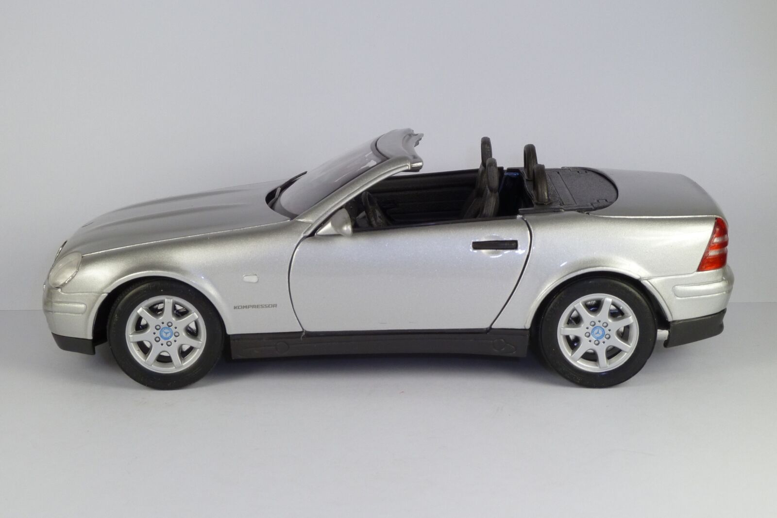 Panasonic Lumix DMC-ZS7 (Lumix DMC-TZ10) sample photo. Mercedes, slk, 230 photography