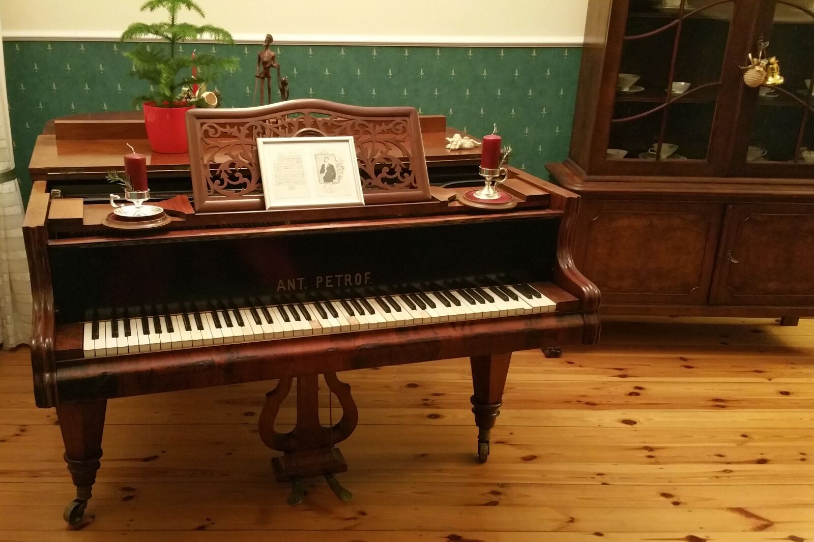Samsung Galaxy Note4 sample photo. Piano photography