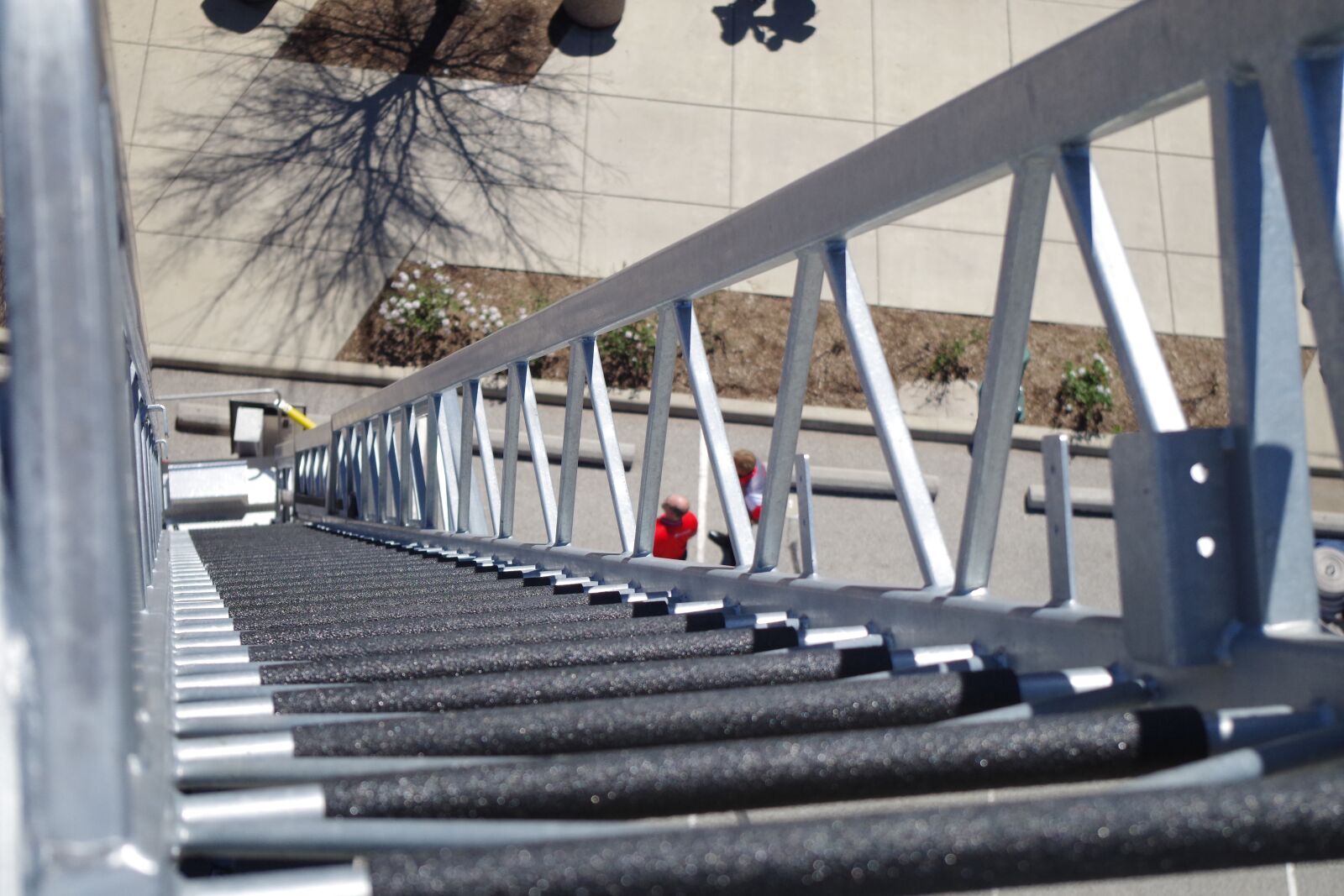 Pentax K-S2 sample photo. Ladder, steel, outdoors photography