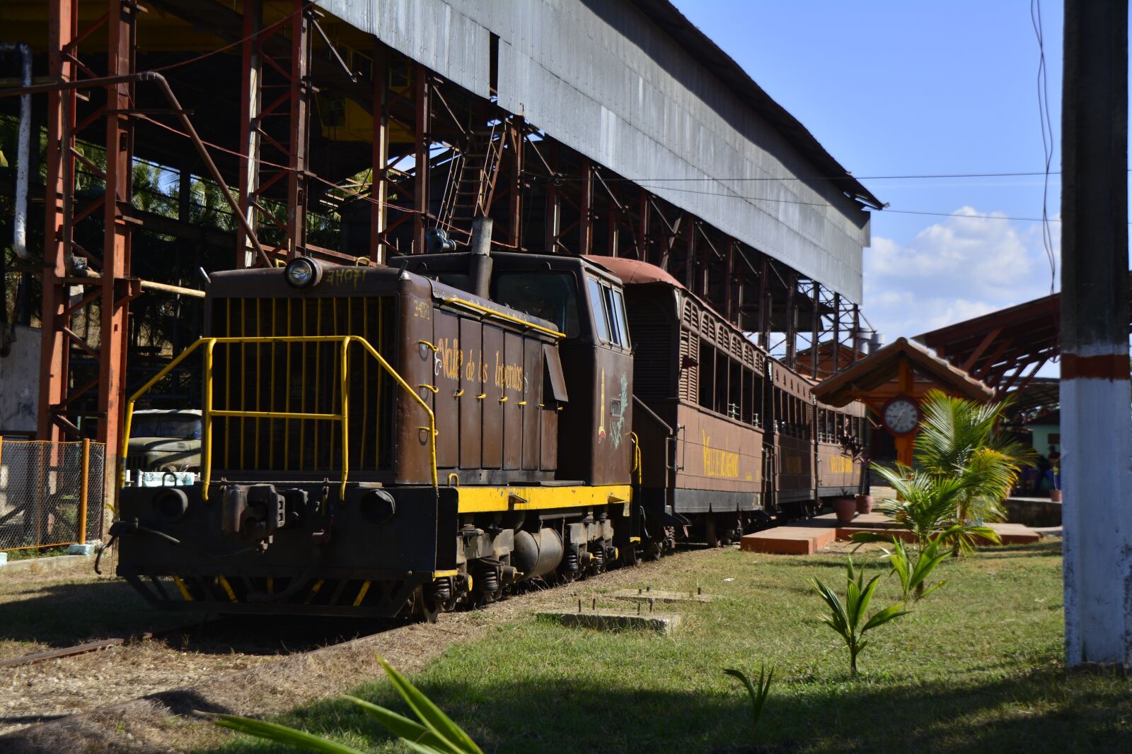 Nikon D5200 sample photo. Trinidad, train, cuba photography