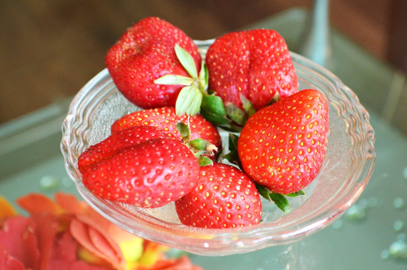 Nikon D5100 sample photo. Strawberry, bowl, fruit, food photography