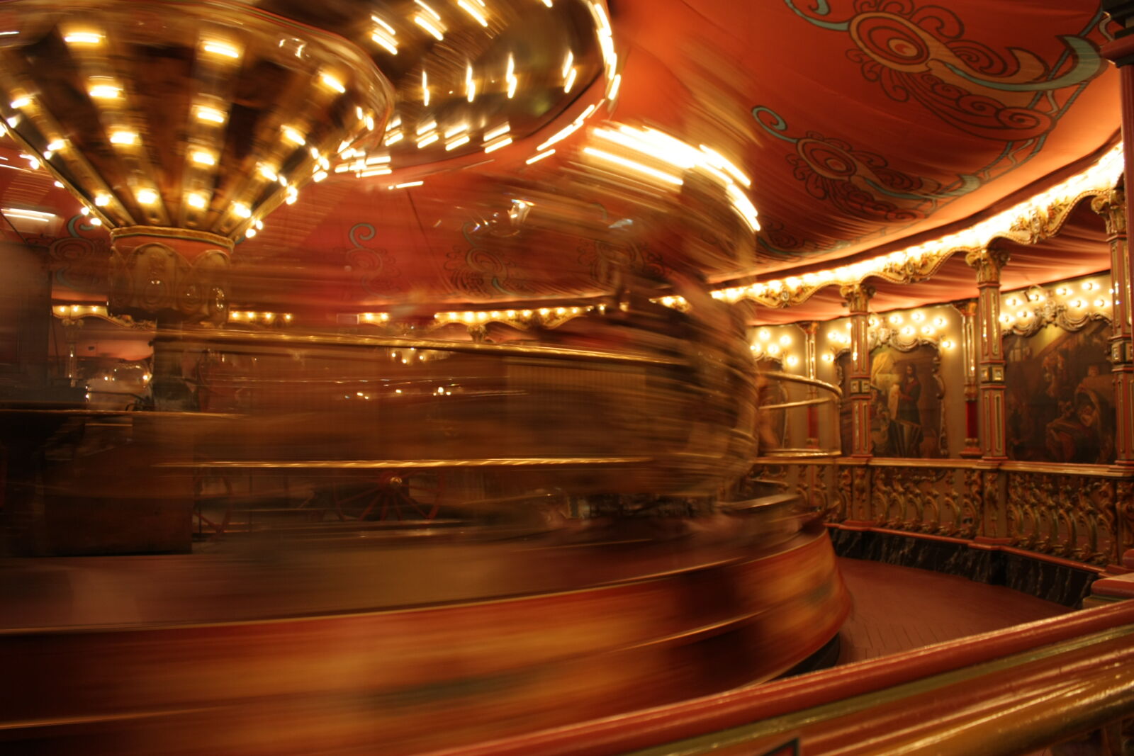 Canon EOS 450D (EOS Rebel XSi / EOS Kiss X2) sample photo. Amusement, park, carousel, efteling photography