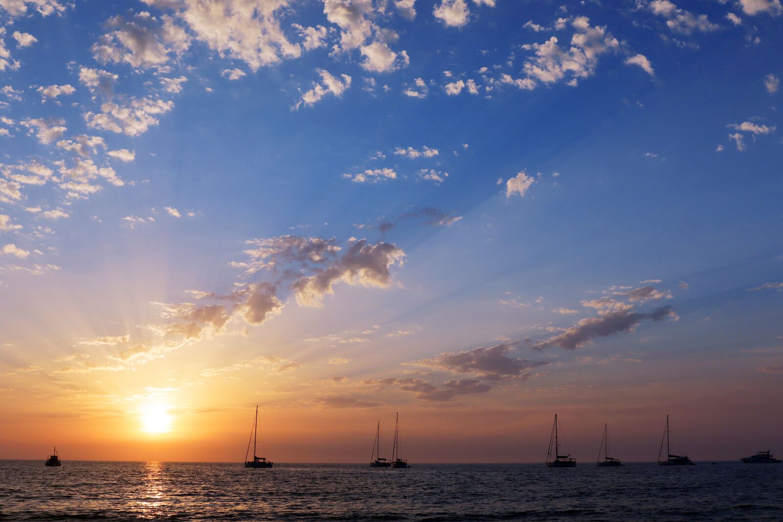 Canon EOS 7D Mark II + Canon EF 24-70mm F2.8L II USM sample photo. Sunset, boats, skyscape photography