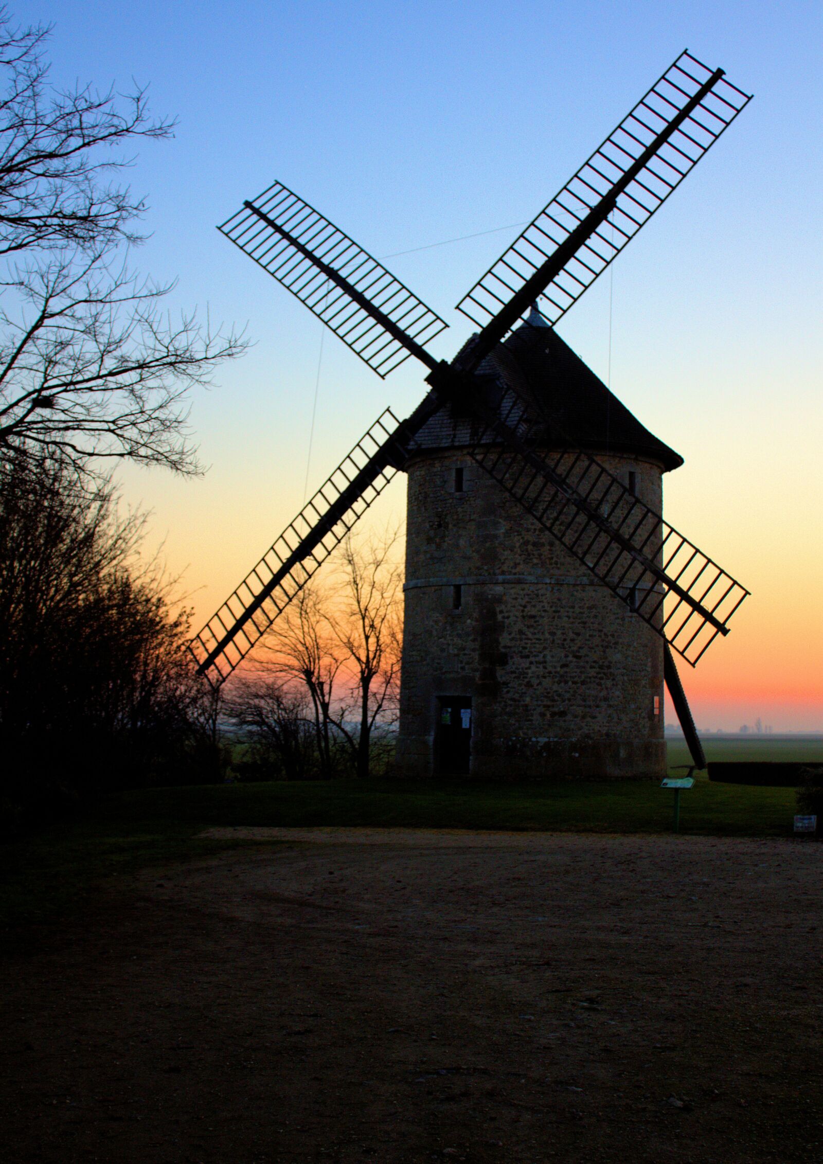 Canon EOS 1200D (EOS Rebel T5 / EOS Kiss X70 / EOS Hi) sample photo. Mill, sunset, silhouette photography