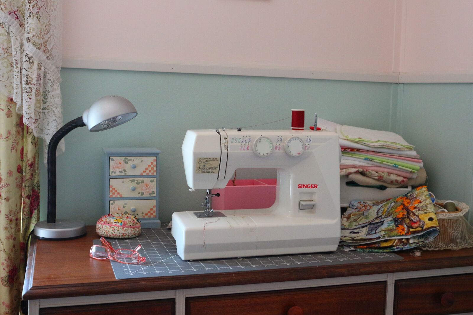 Canon EOS 650D (EOS Rebel T4i / EOS Kiss X6i) sample photo. Sewing machine, craft room photography