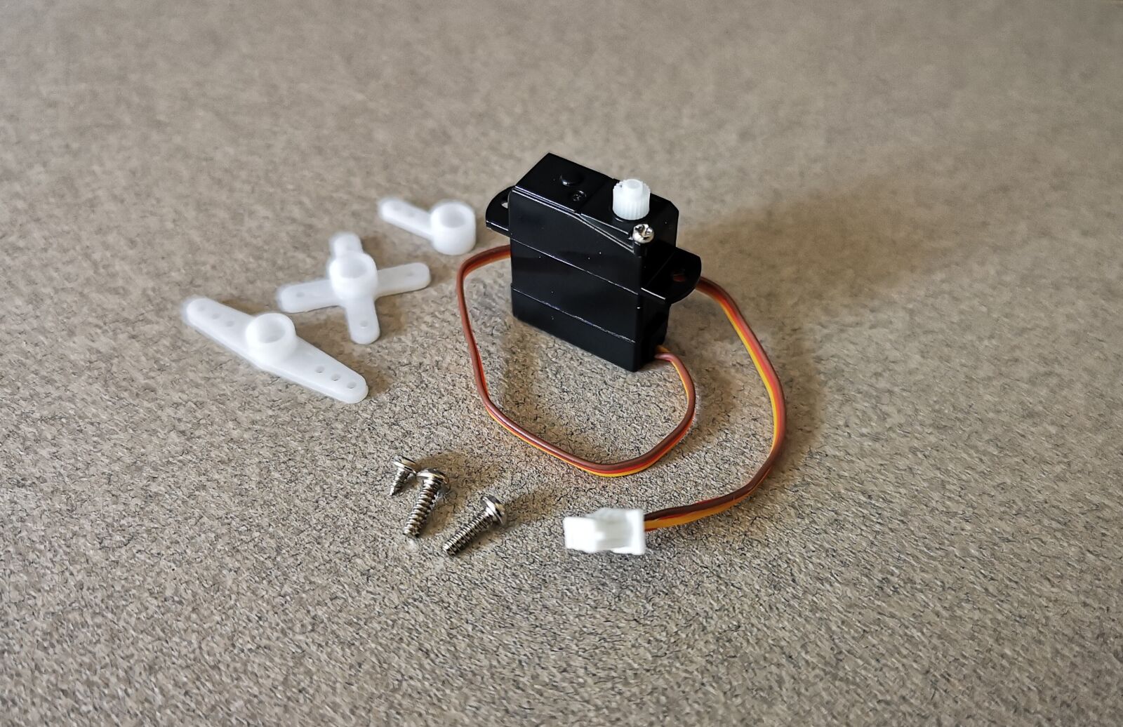 HUAWEI CLT-L29 sample photo. Servo, micro, microservo photography