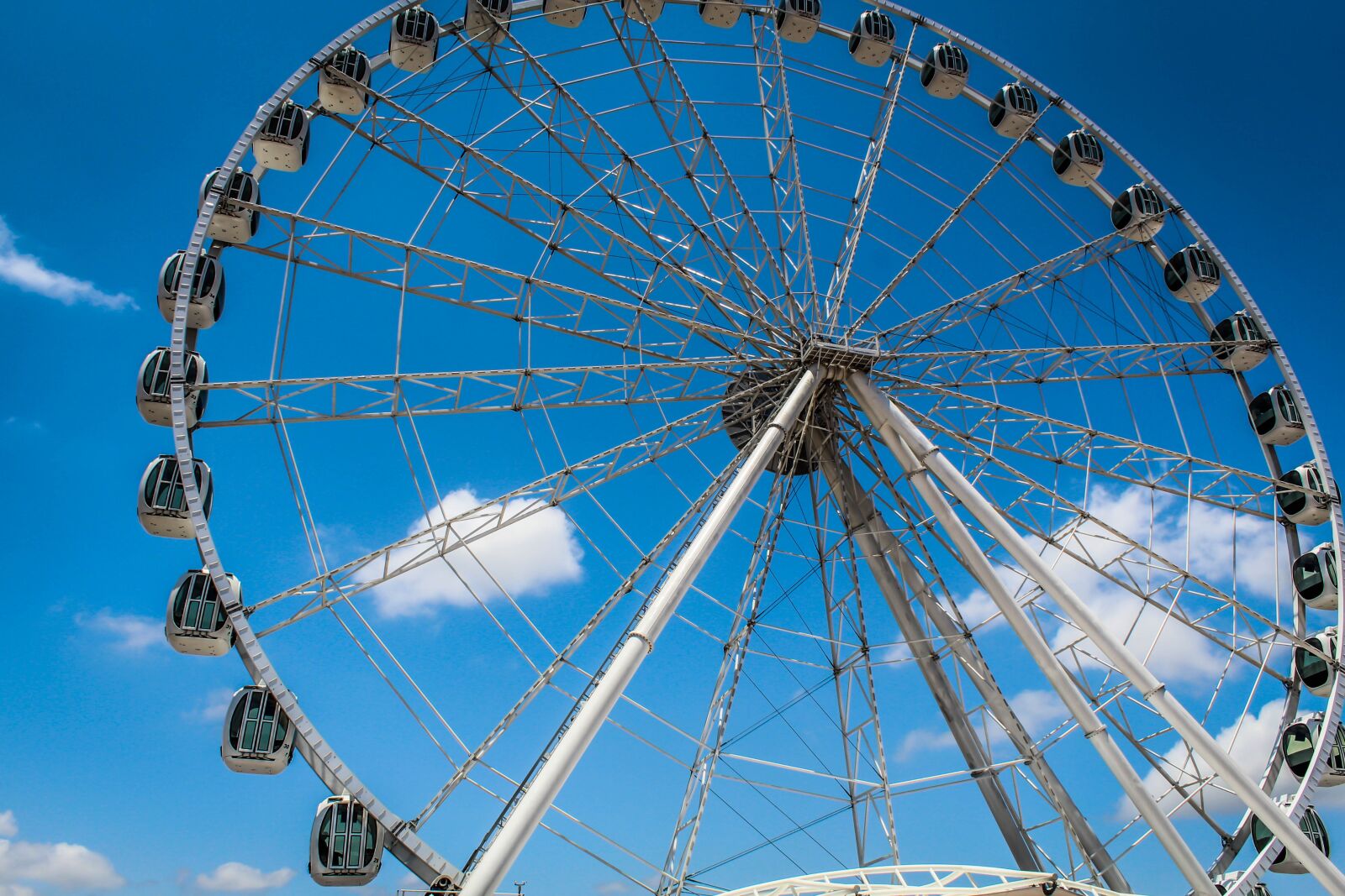 Canon EOS 600D (Rebel EOS T3i / EOS Kiss X5) sample photo. Wheel, ferris wheel, carousel photography