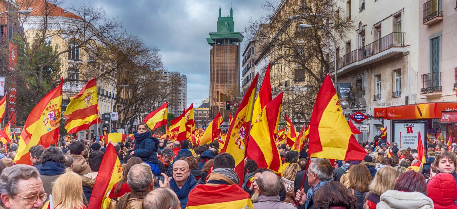 Panasonic Lumix DMC-GX8 + LUMIX G 20/F1.7 II sample photo. Spain, patriots, vox photography